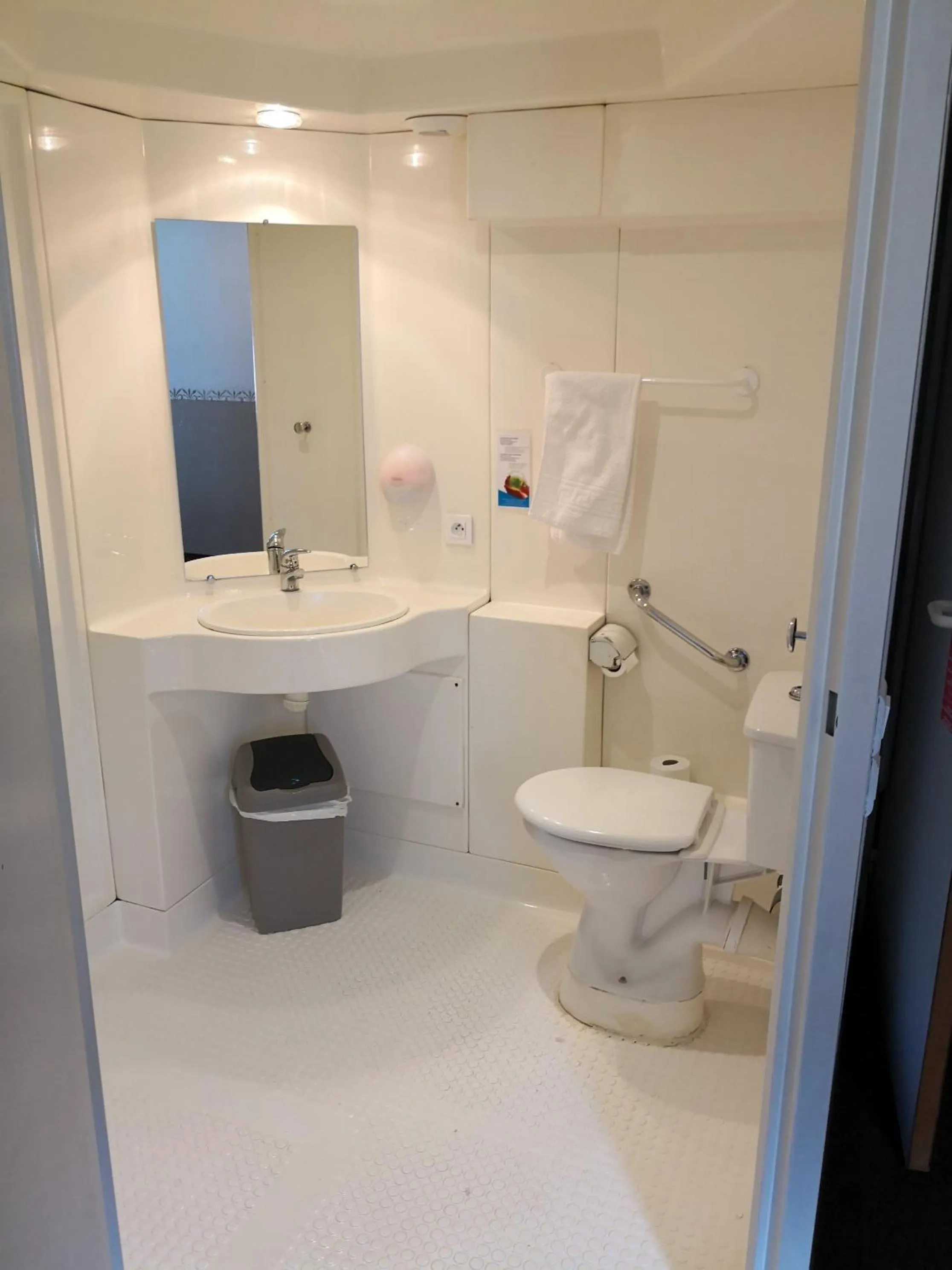 Toilet in Quick Palace St Jean De Vedas - A709