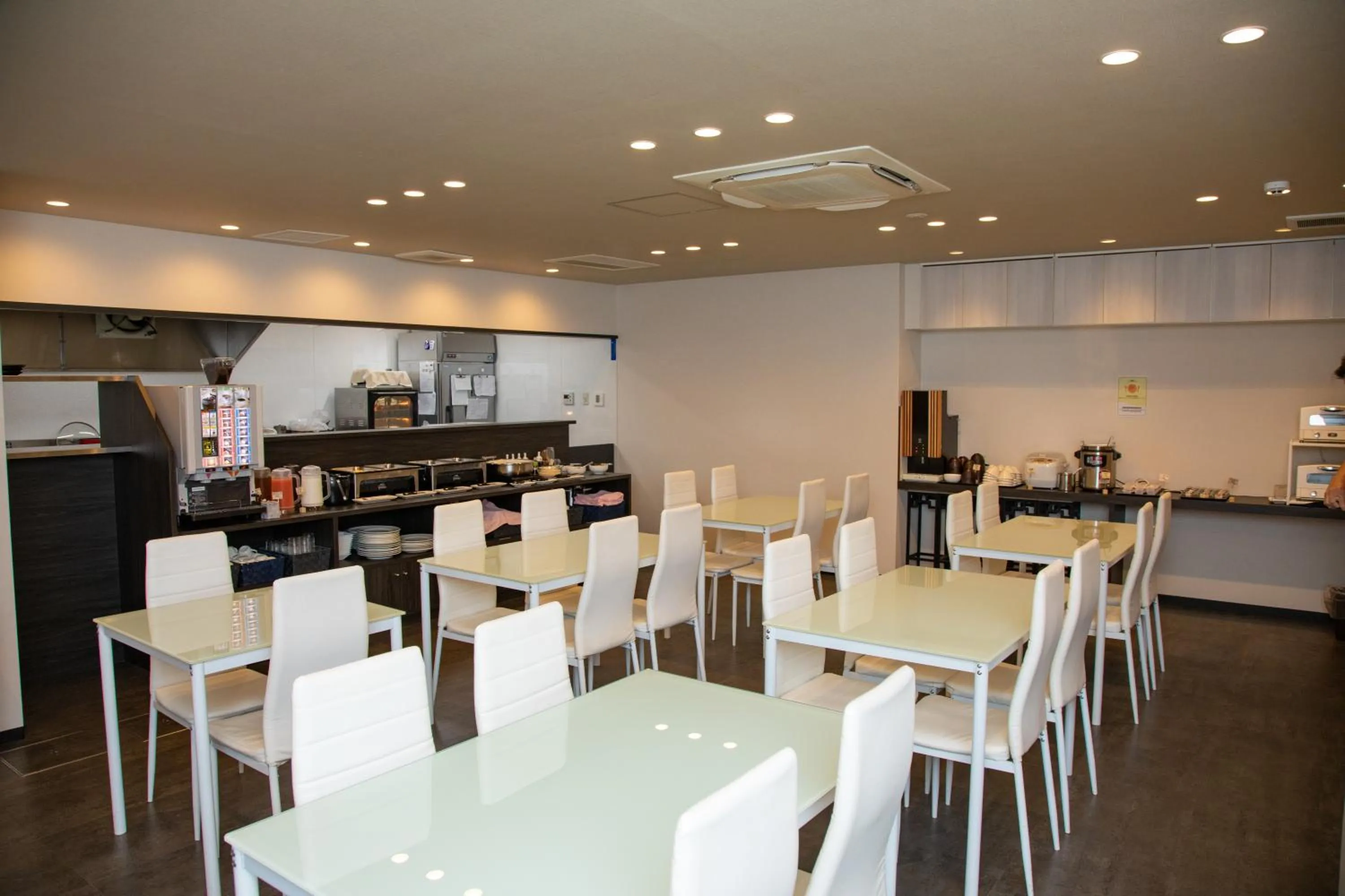 Restaurant/places to eat in Hotel Axiainn Osaka-Uehonmachi