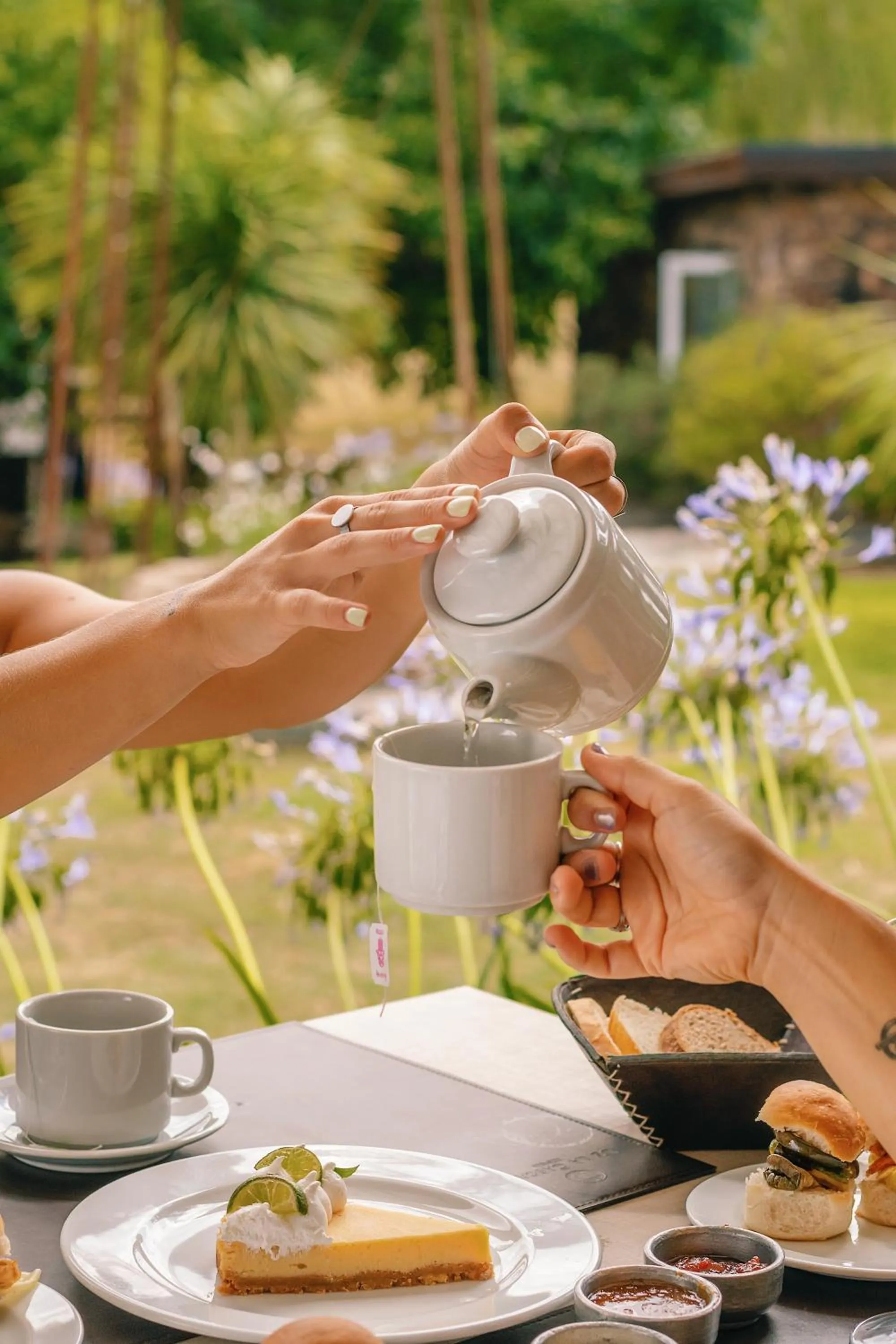 Food and drinks in Hostería & Spa De La Cascada