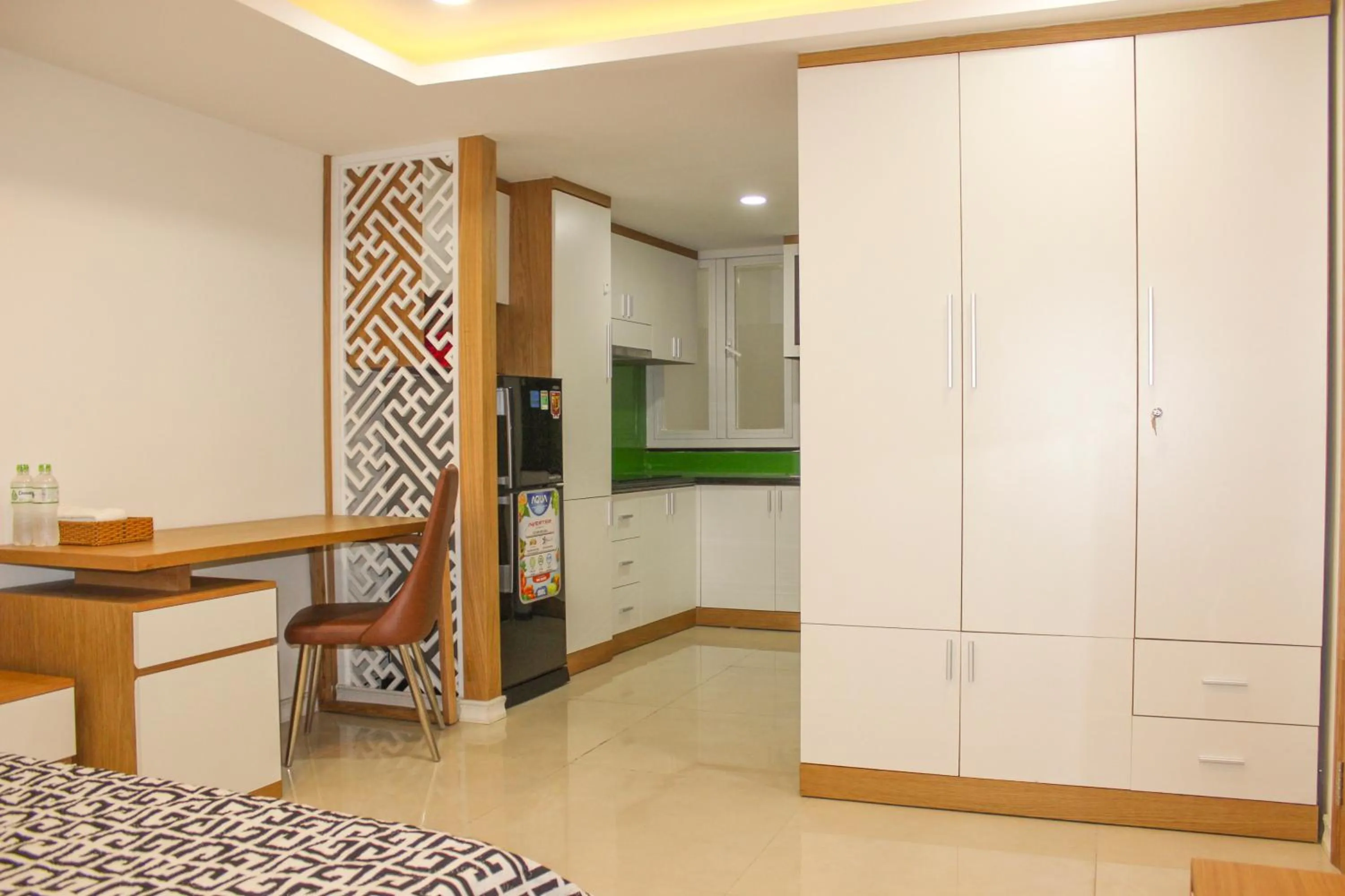 Kitchen or kitchenette in Tropical House