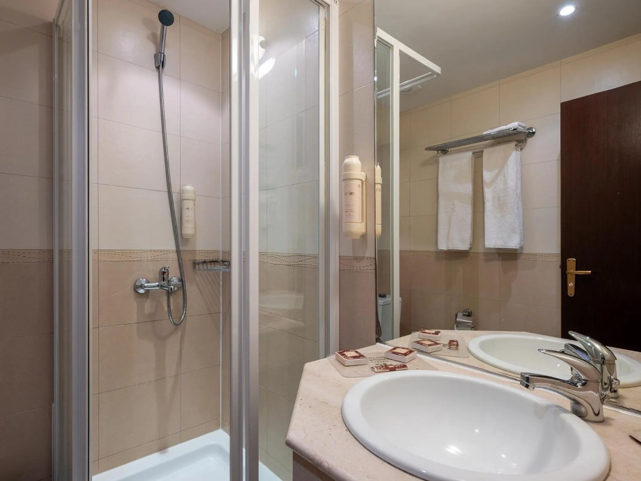 Shower in Hotel Concorde