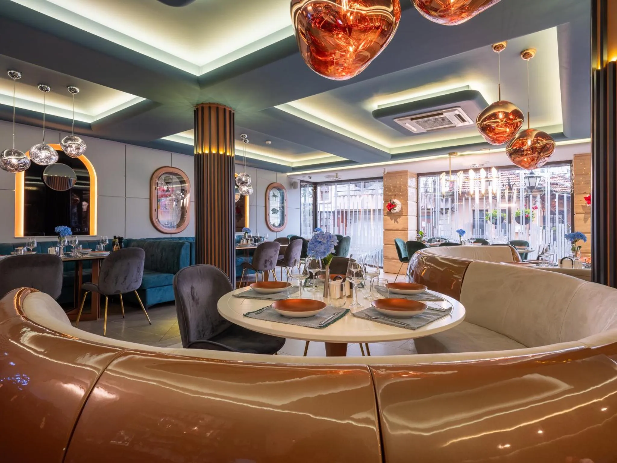 Restaurant/places to eat in Hotel Concorde