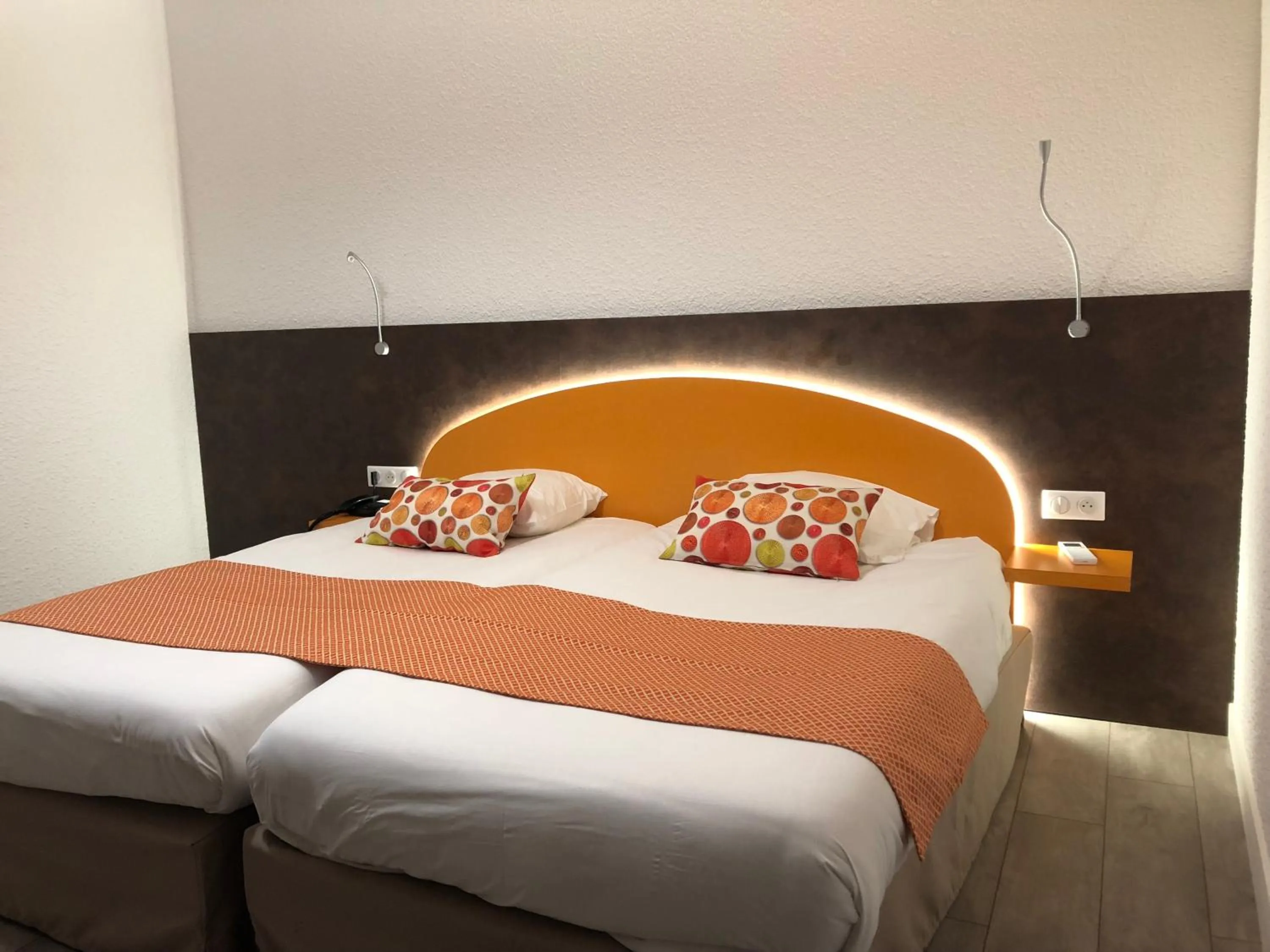 Photo of the whole room, Bed in Les Tilleuls Montbeliard Sud Audincourt