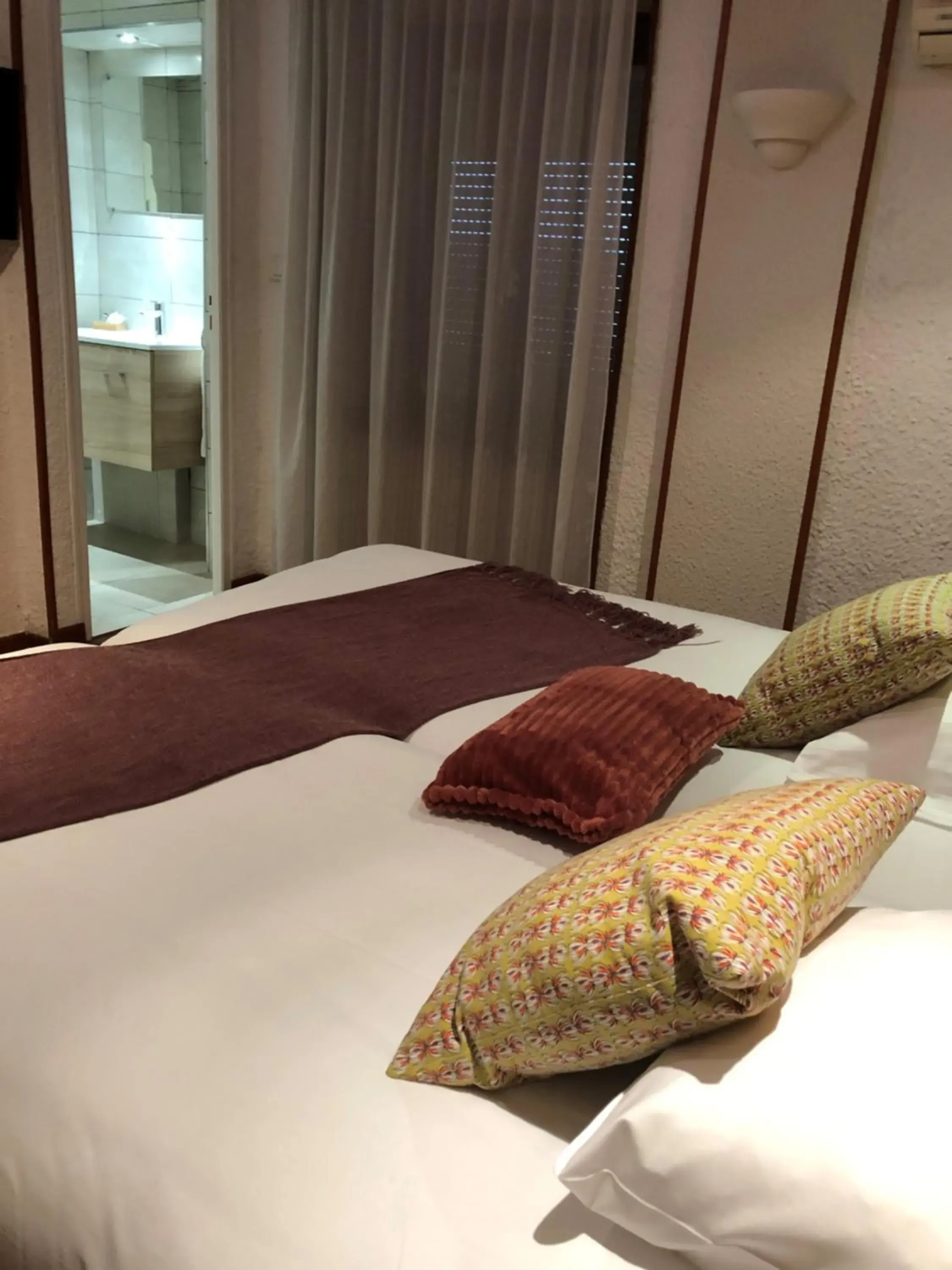 Twin Room in Les Tilleuls Montbeliard Sud Audincourt Twin Room in Les Tilleuls Montbeliard Sud Audincourt