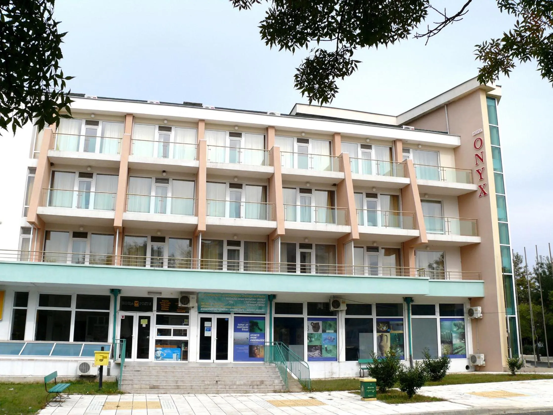 Facade/entrance in Hotel Onyx