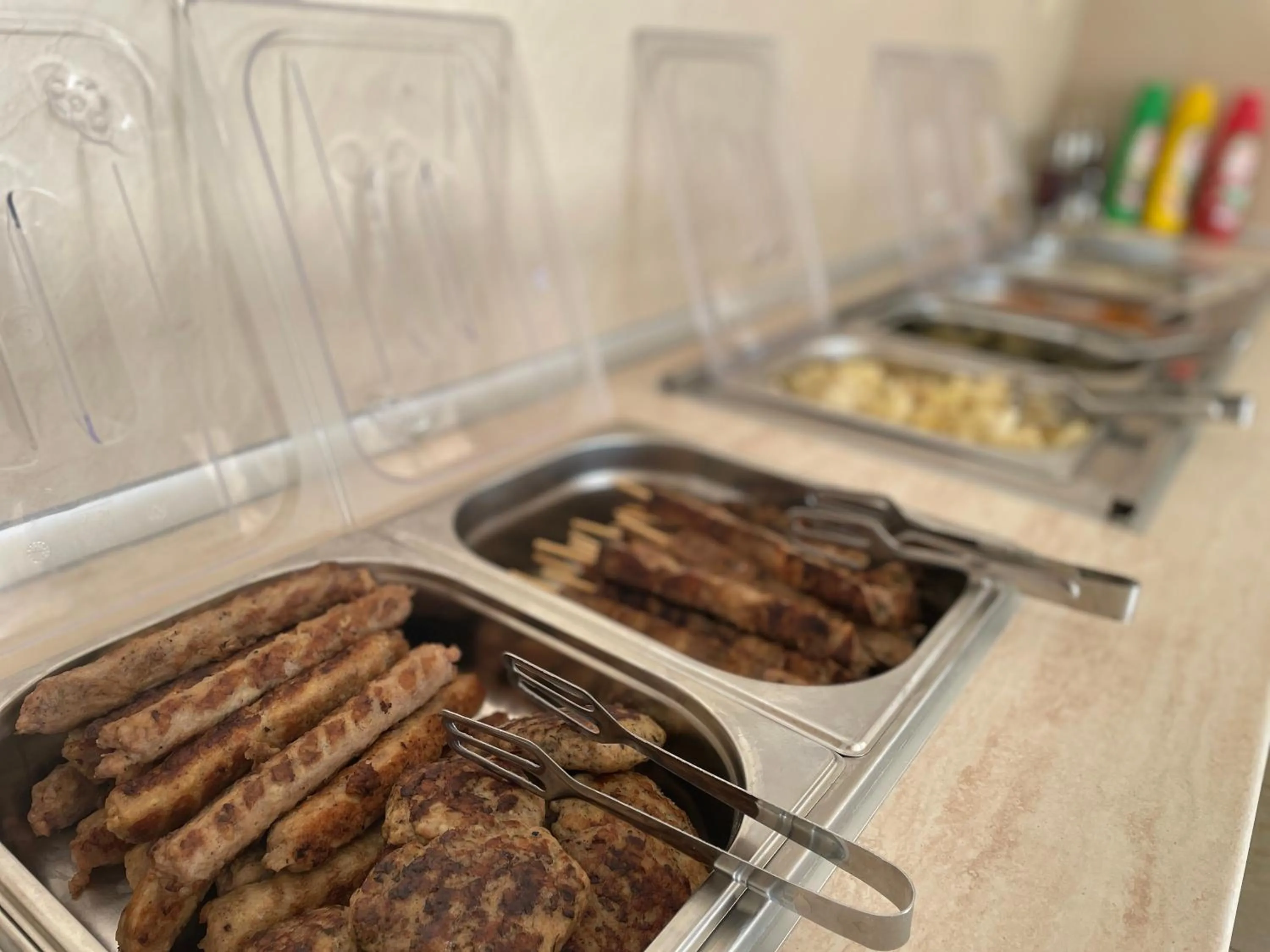 Restaurant/places to eat in Hotel Onyx