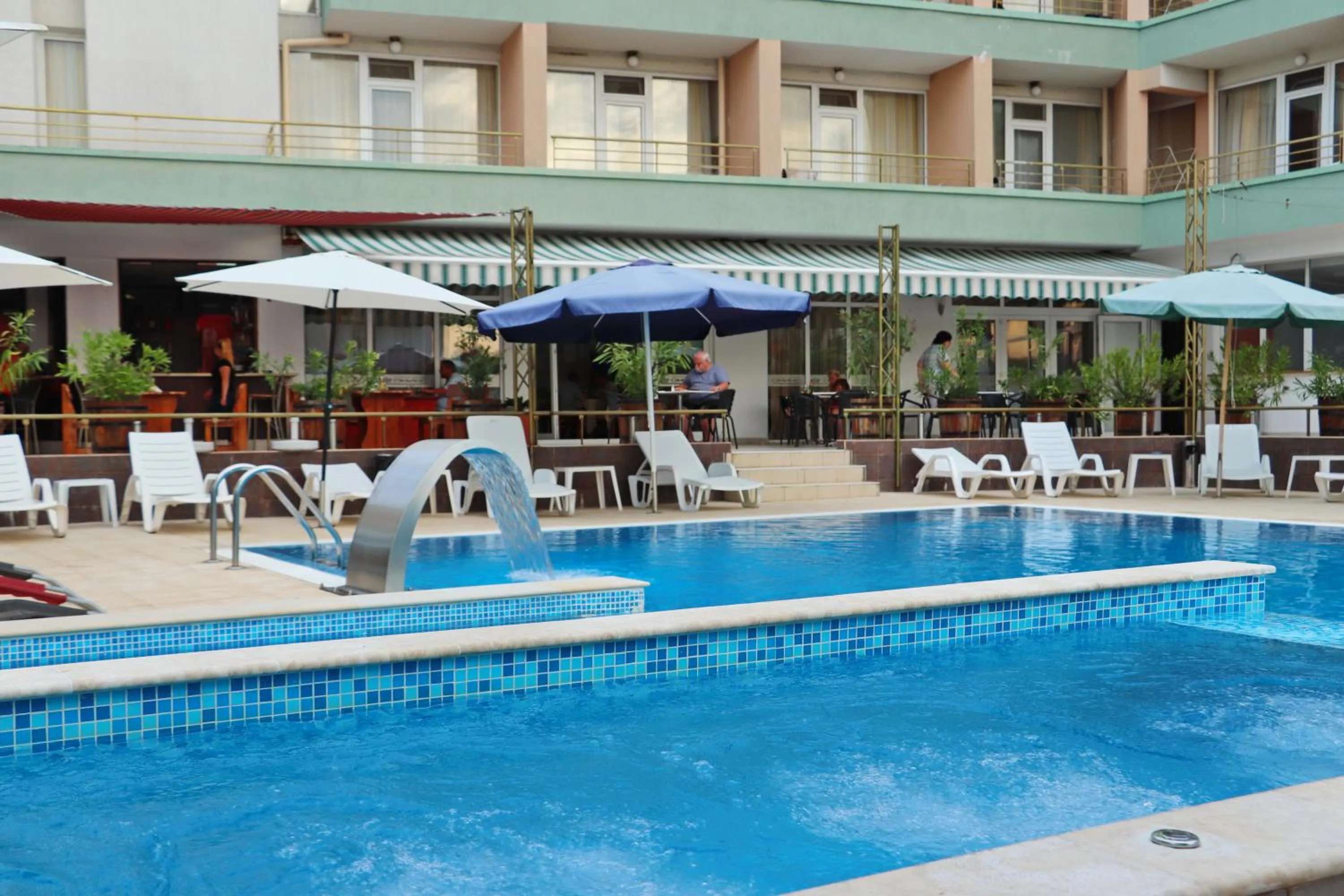 Swimming pool in Hotel Onyx