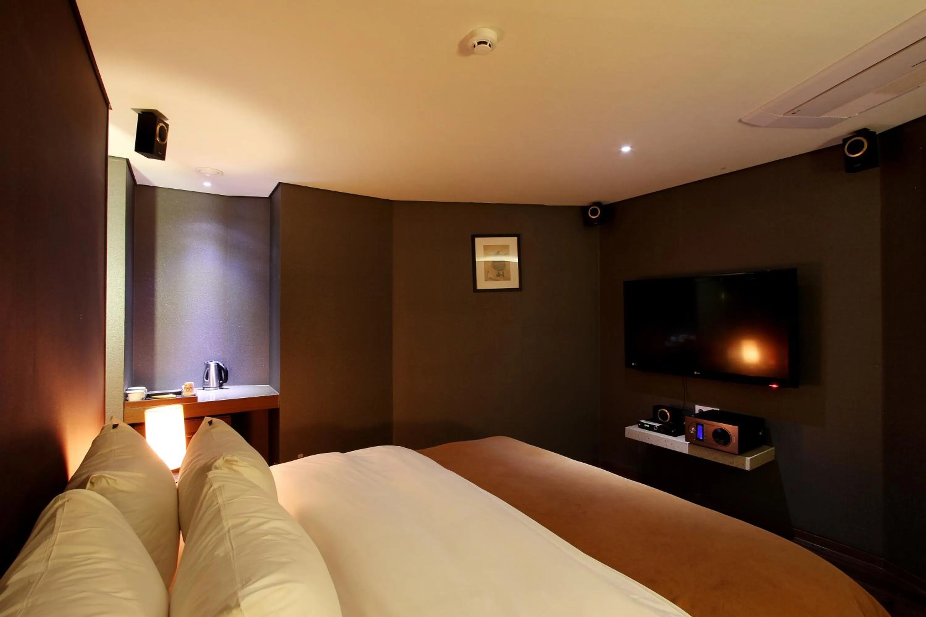 Bed in Uijeongbu Latree Hotel