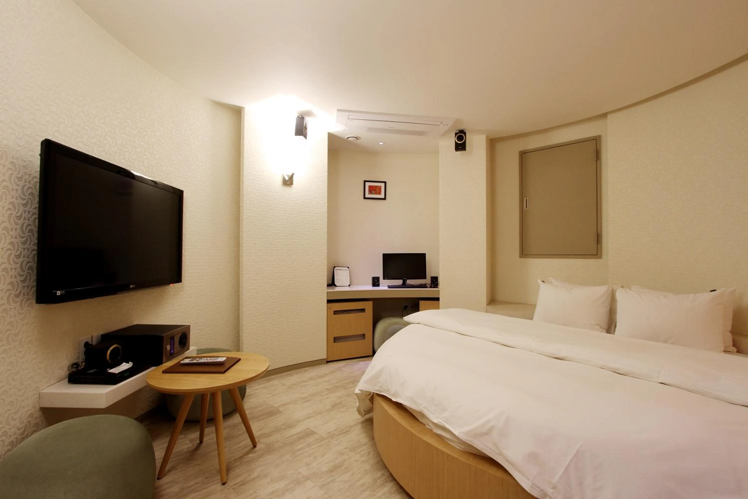 Bed in Uijeongbu Latree Hotel