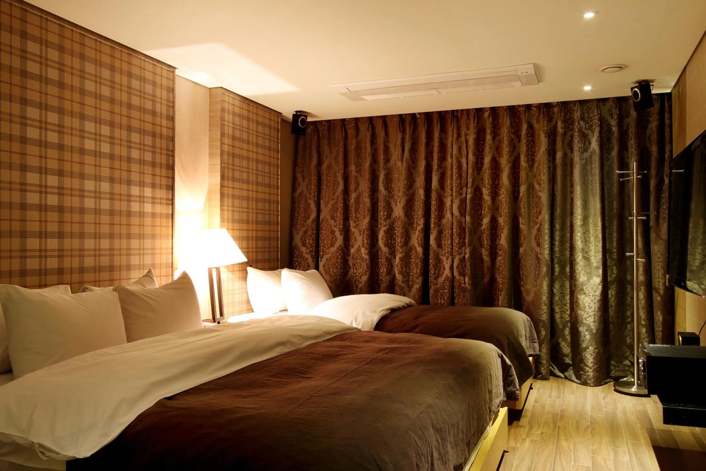 Bed in Uijeongbu Latree Hotel