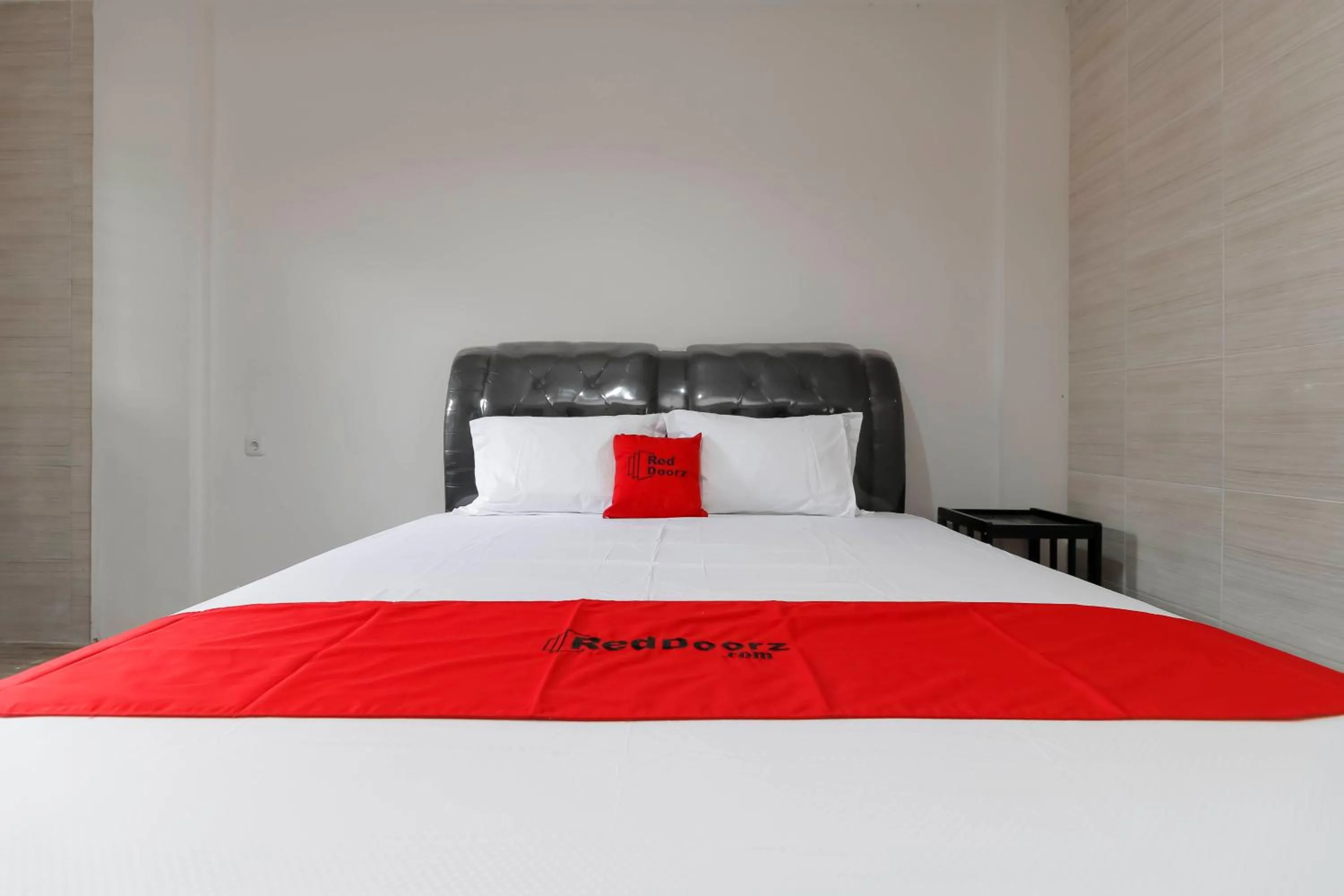 Bedroom, Bed in RedDoorz Plus near RS Royal Prima Medan