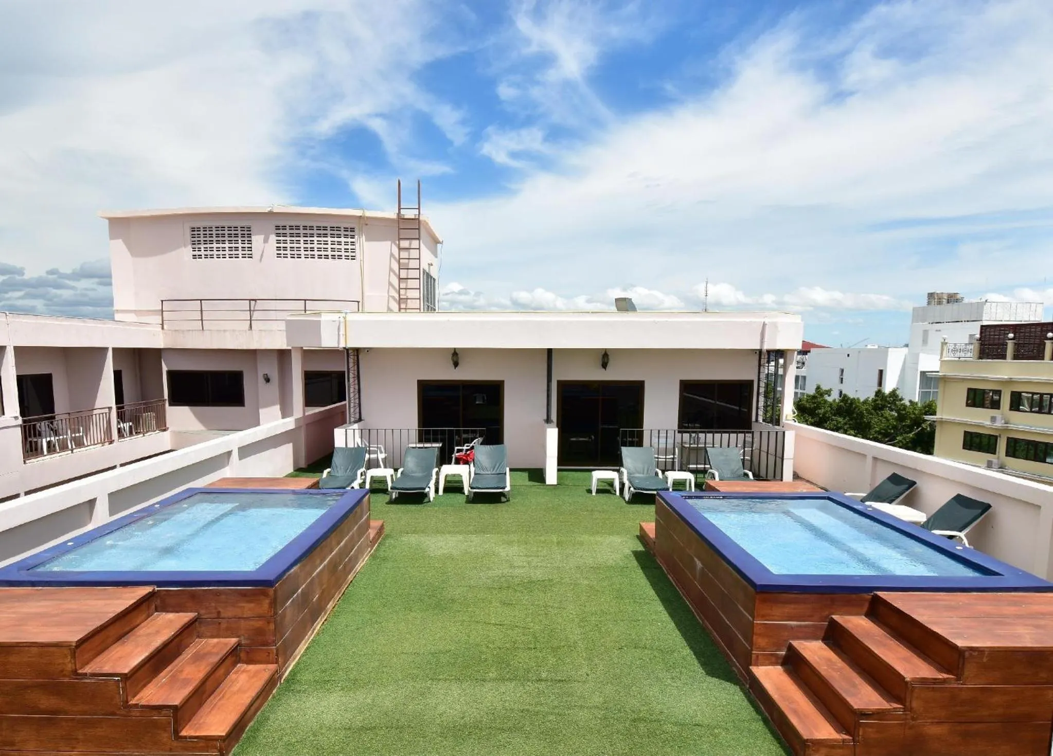 Hot Tub in Dynasty Inn Pattaya