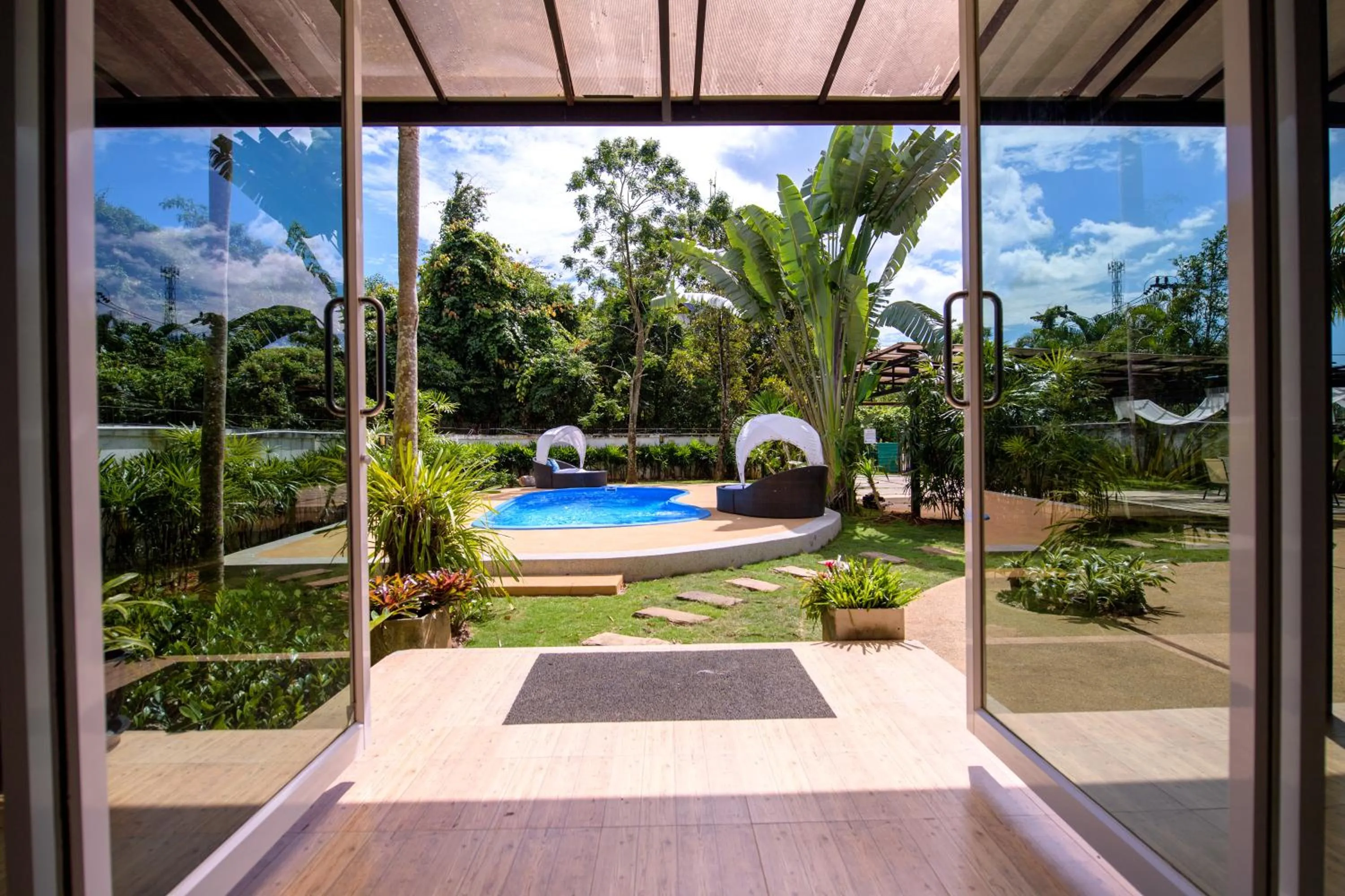 Pool view in Villa Kanwara