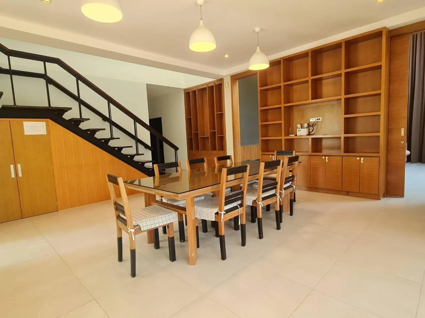 Restaurant/places to eat in Villa Kanwara