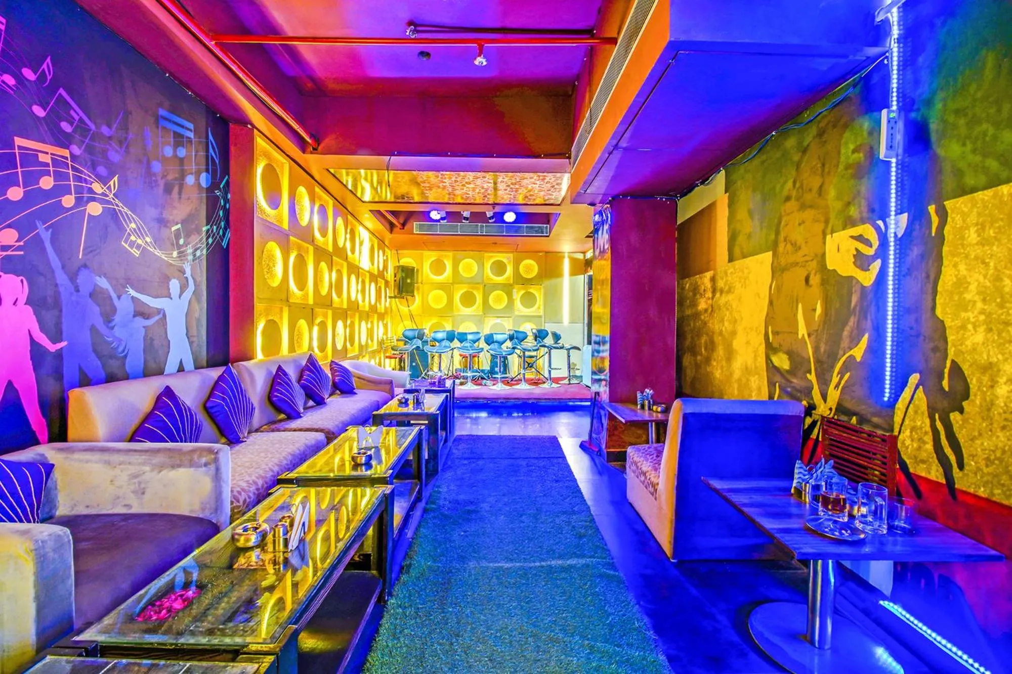 Lounge or bar in FabHotel White Klove - Nr New Delhi Railway Station
