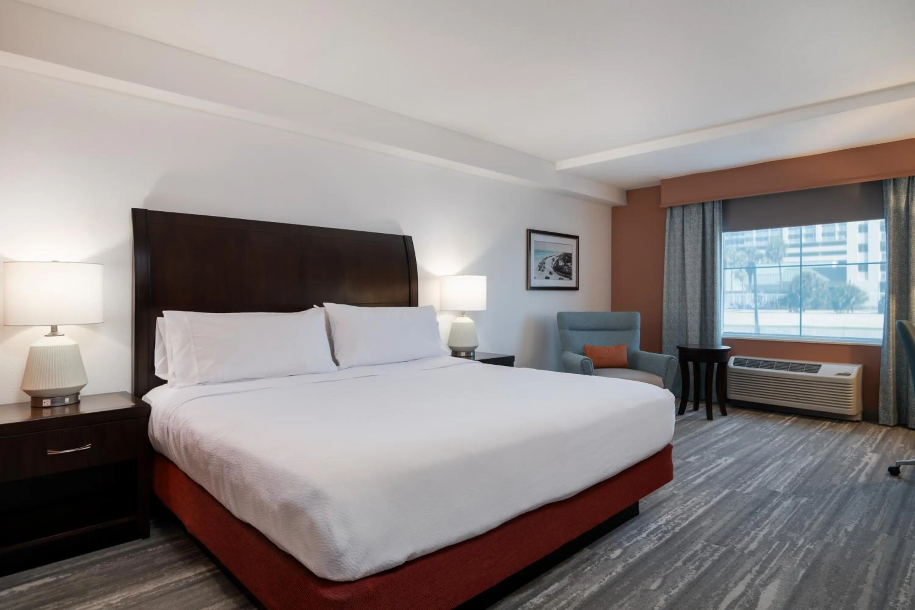 Bed in Hilton Garden Inn Daytona Beach Oceanfront