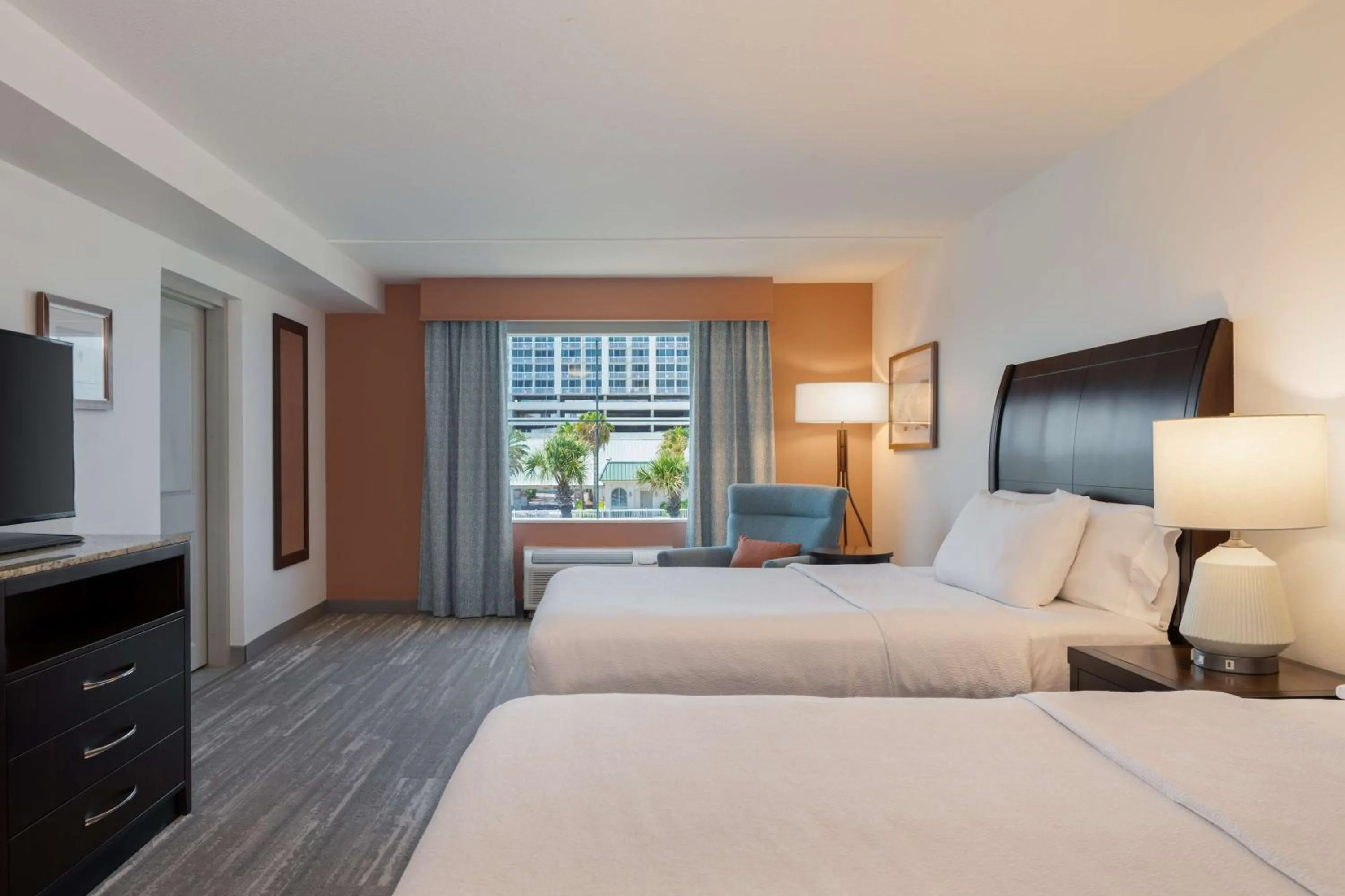 Bed in Hilton Garden Inn Daytona Beach Oceanfront