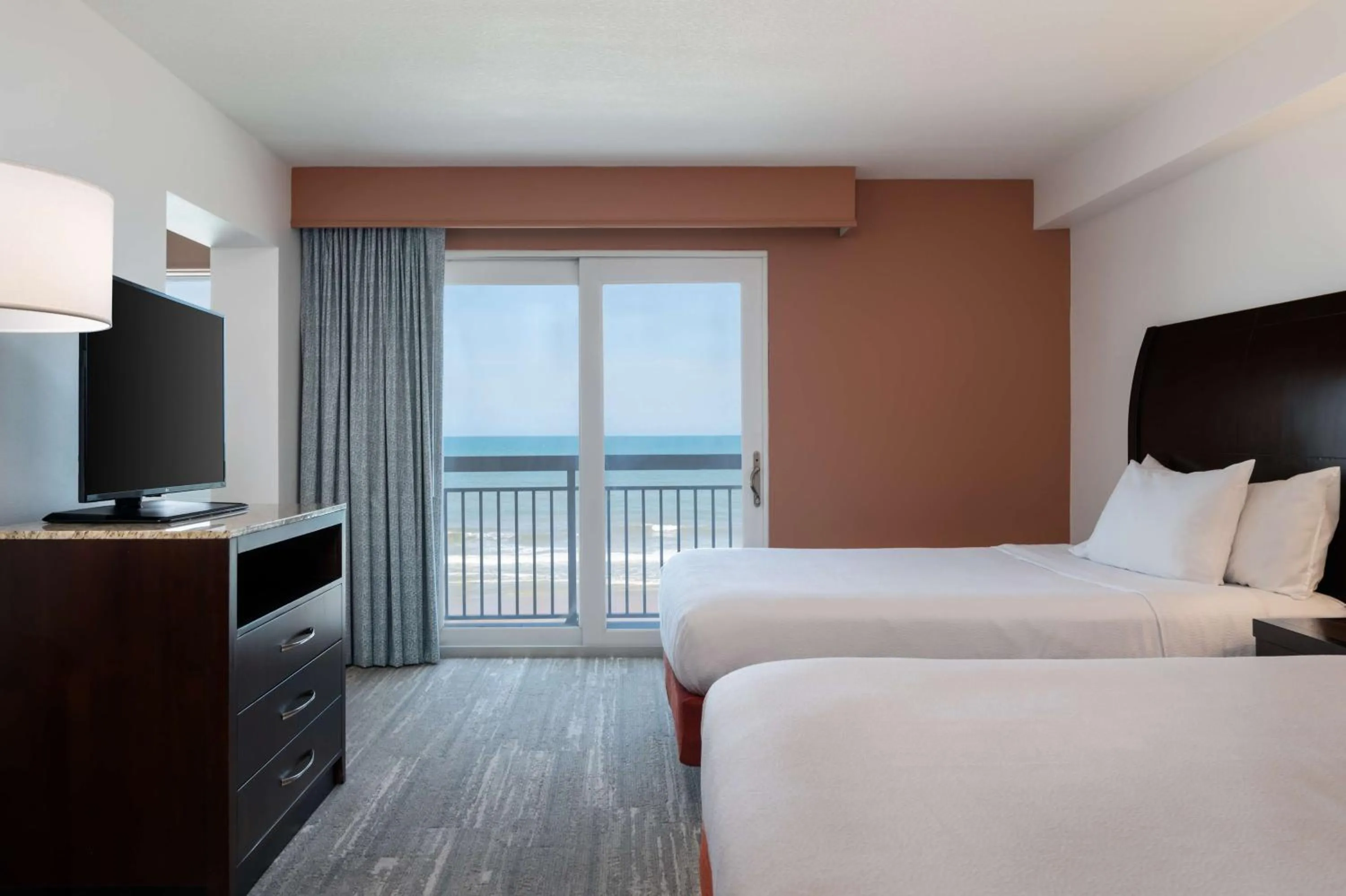 Bed in Hilton Garden Inn Daytona Beach Oceanfront