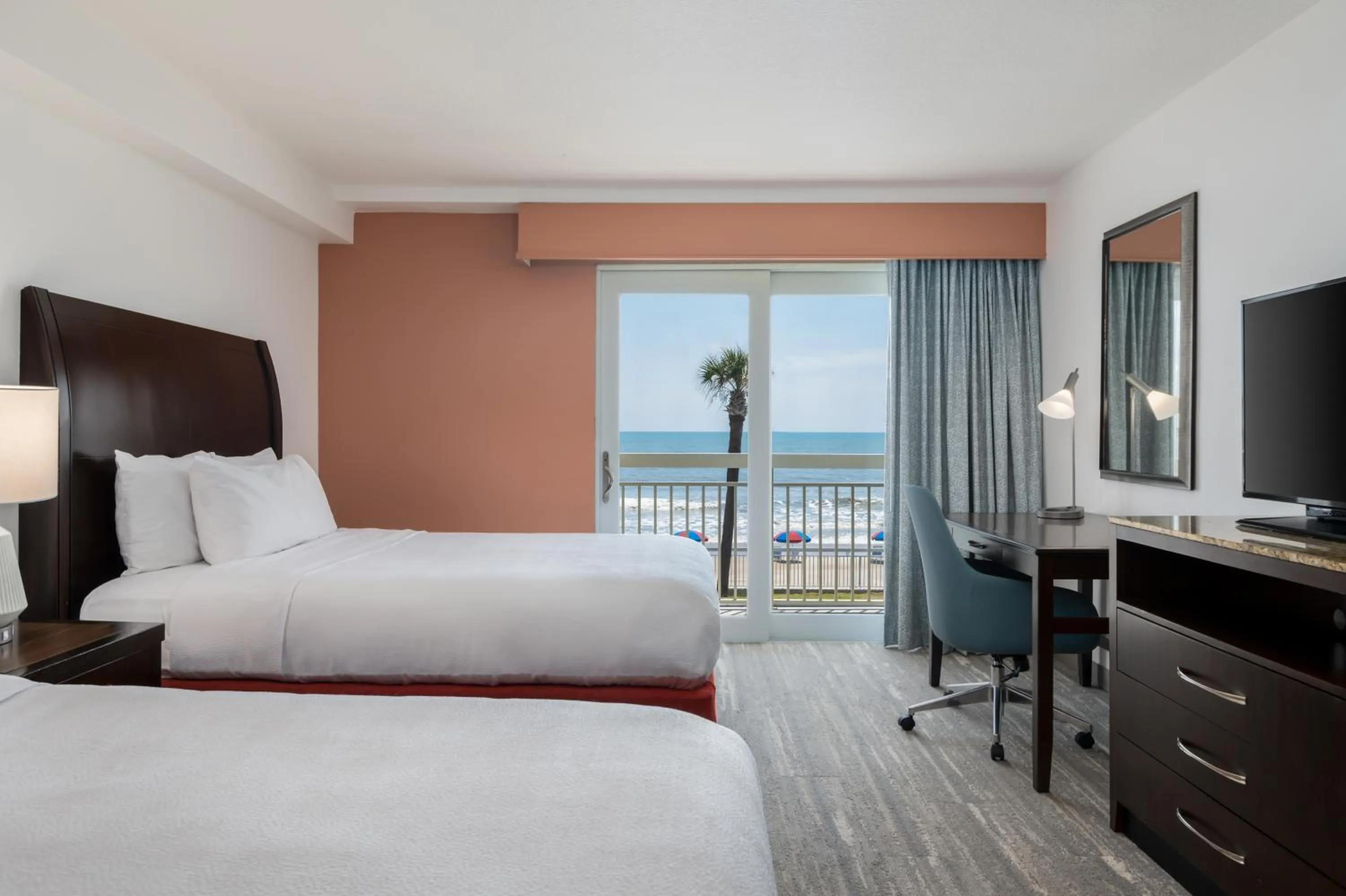 Sea view, Bed in Hilton Garden Inn Daytona Beach Oceanfront
