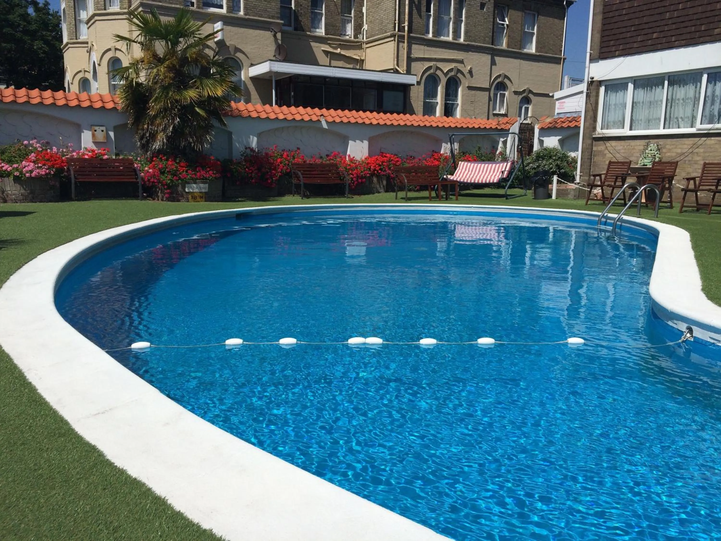 Swimming pool in Hotel Victoria