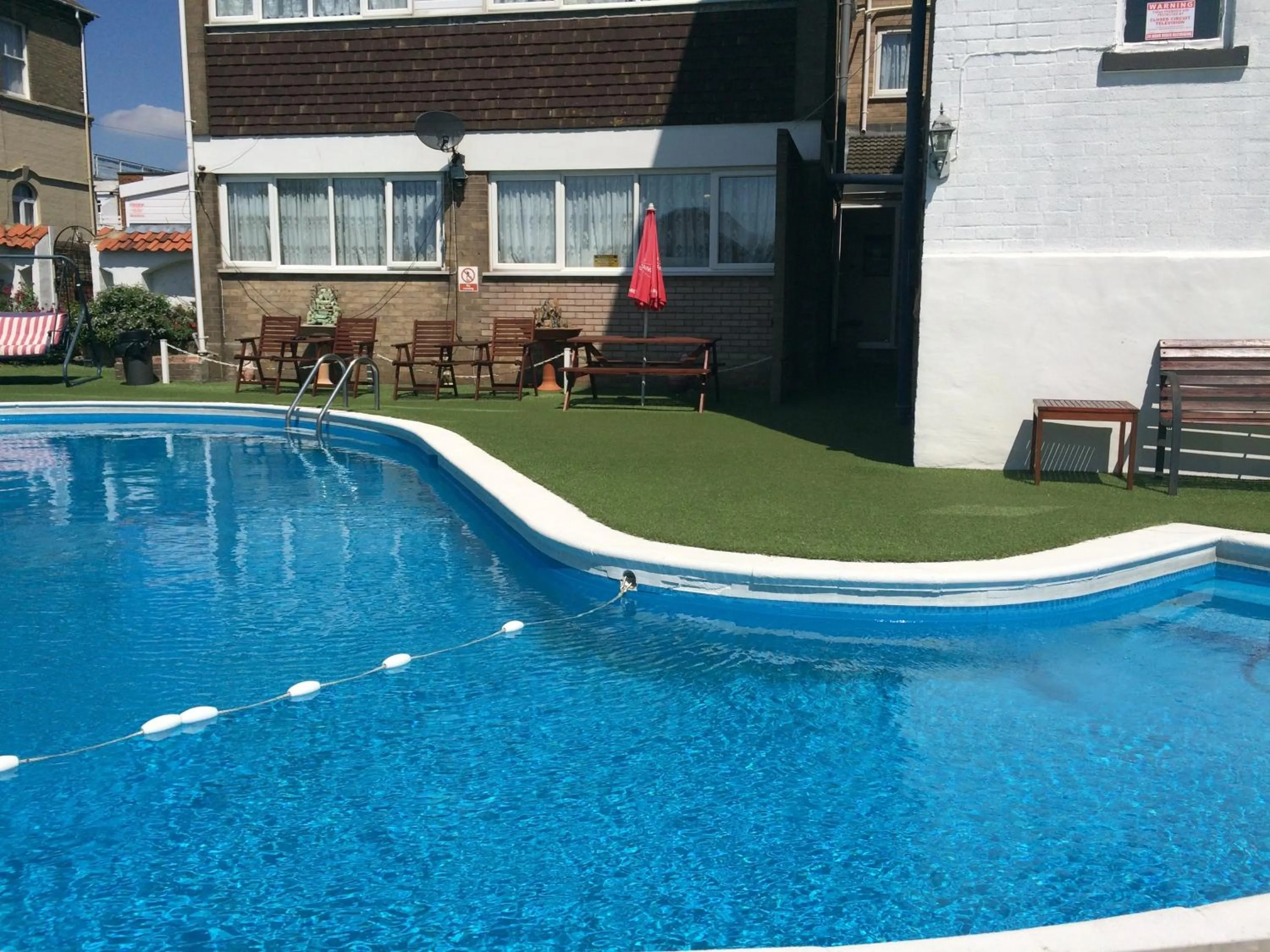 Swimming pool in Hotel Victoria