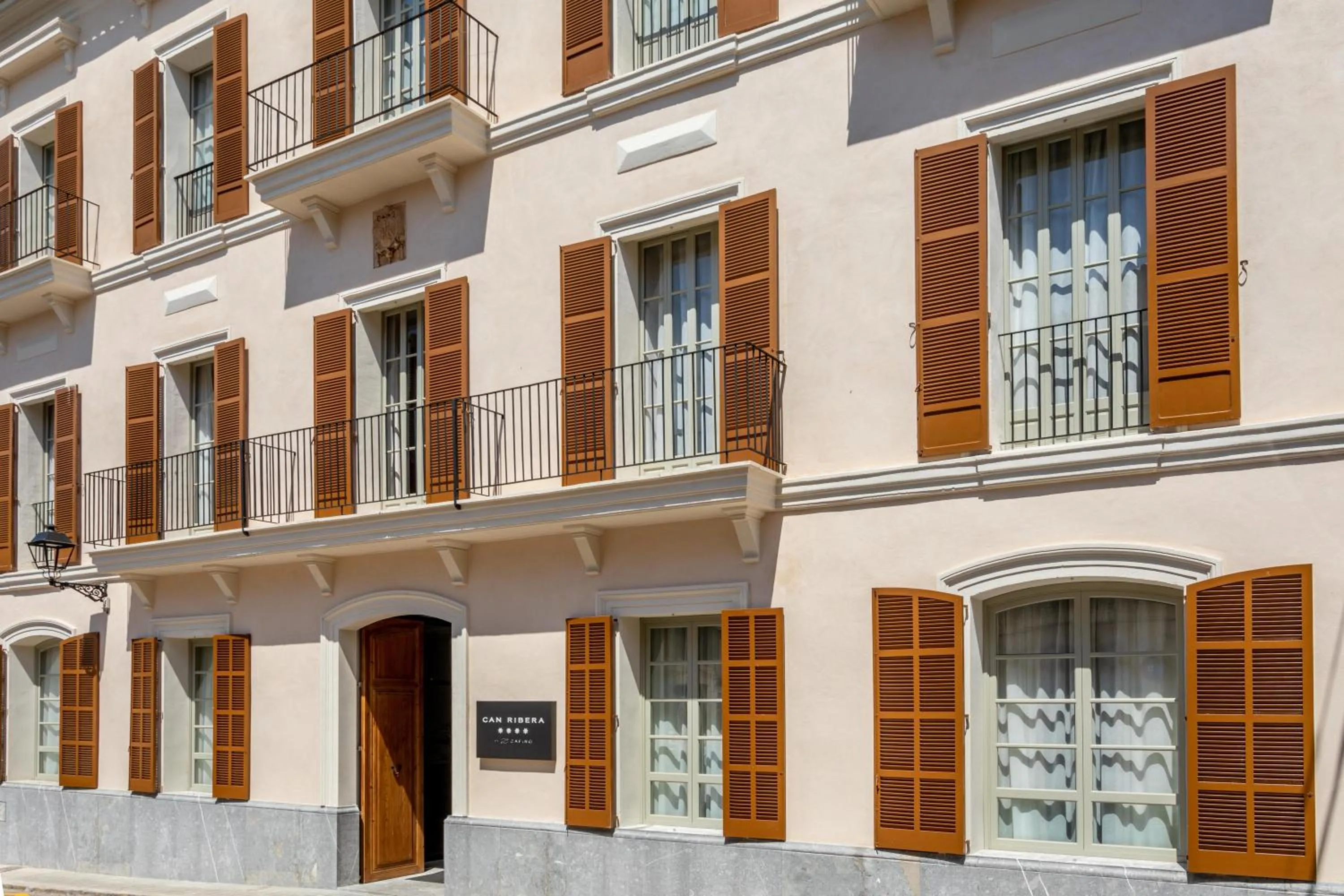 Property building in Can Ribera by Zafiro