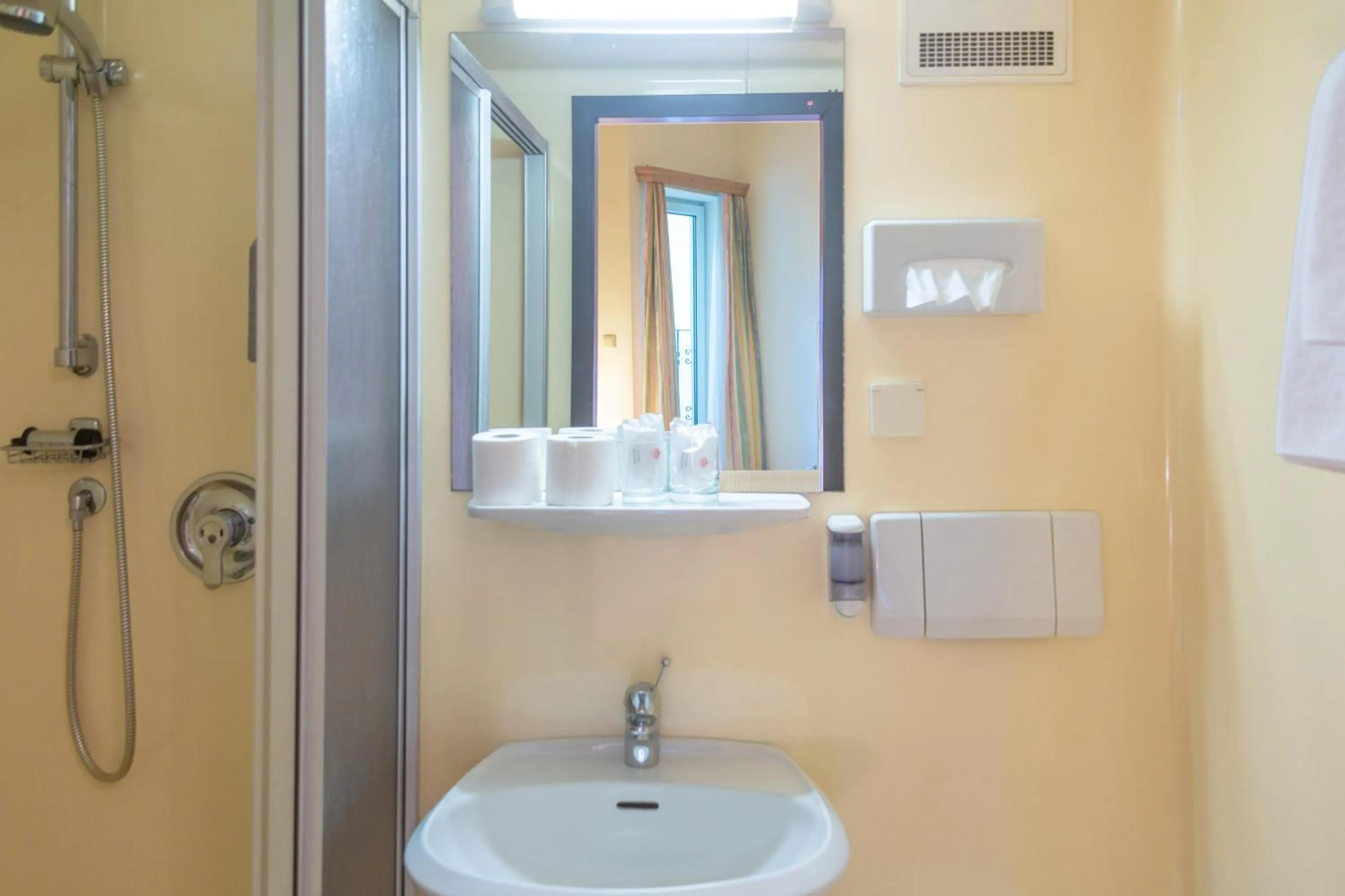 Hotel & Hostel Sandwirt