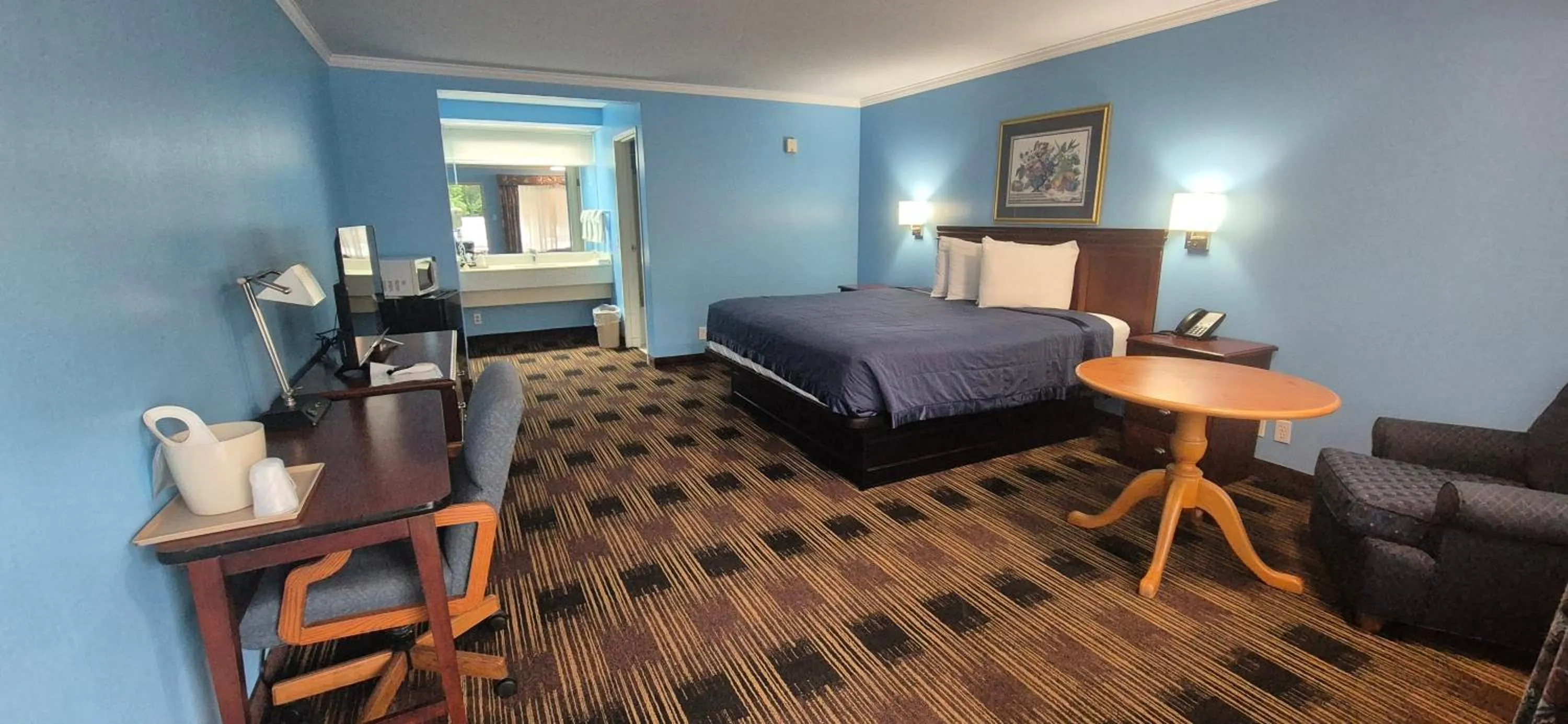 Photo of the whole room, Bed in Fontana Village Inn