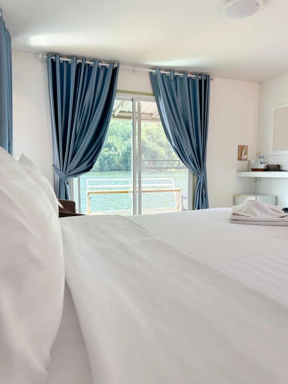 Bed in ชอว์ งาทอง รีสอร์ต Chor Ngar Thong Erawan Kanchanaburi