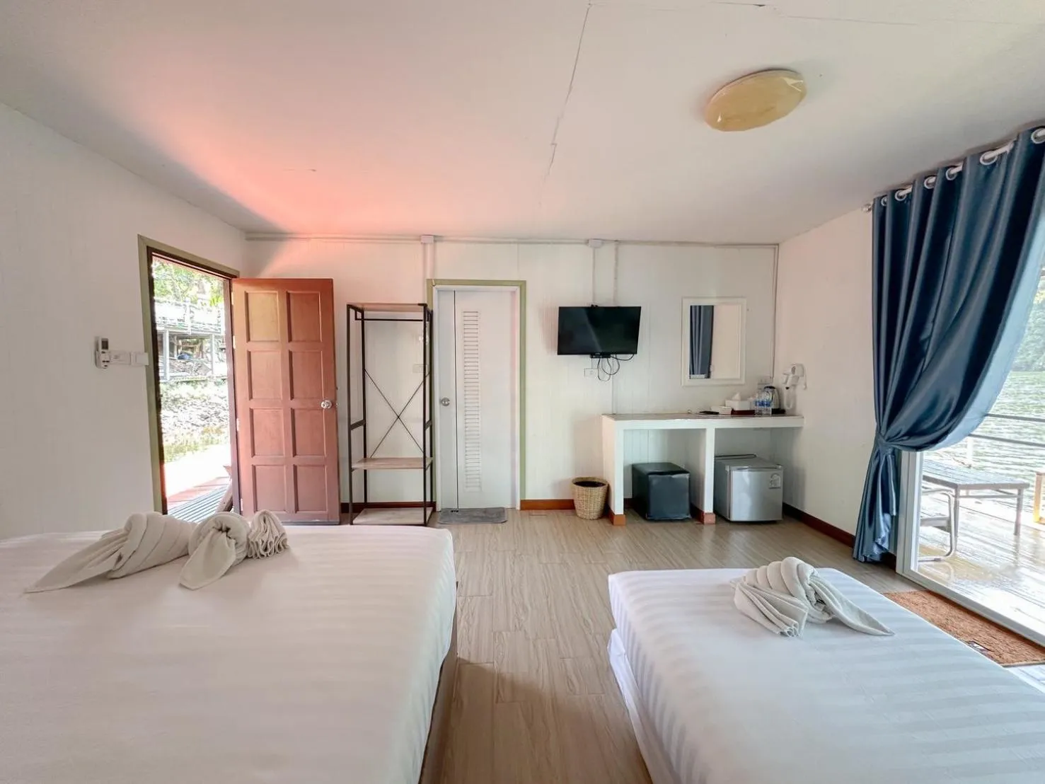 Bed in ชอว์ งาทอง รีสอร์ต Chor Ngar Thong Erawan Kanchanaburi