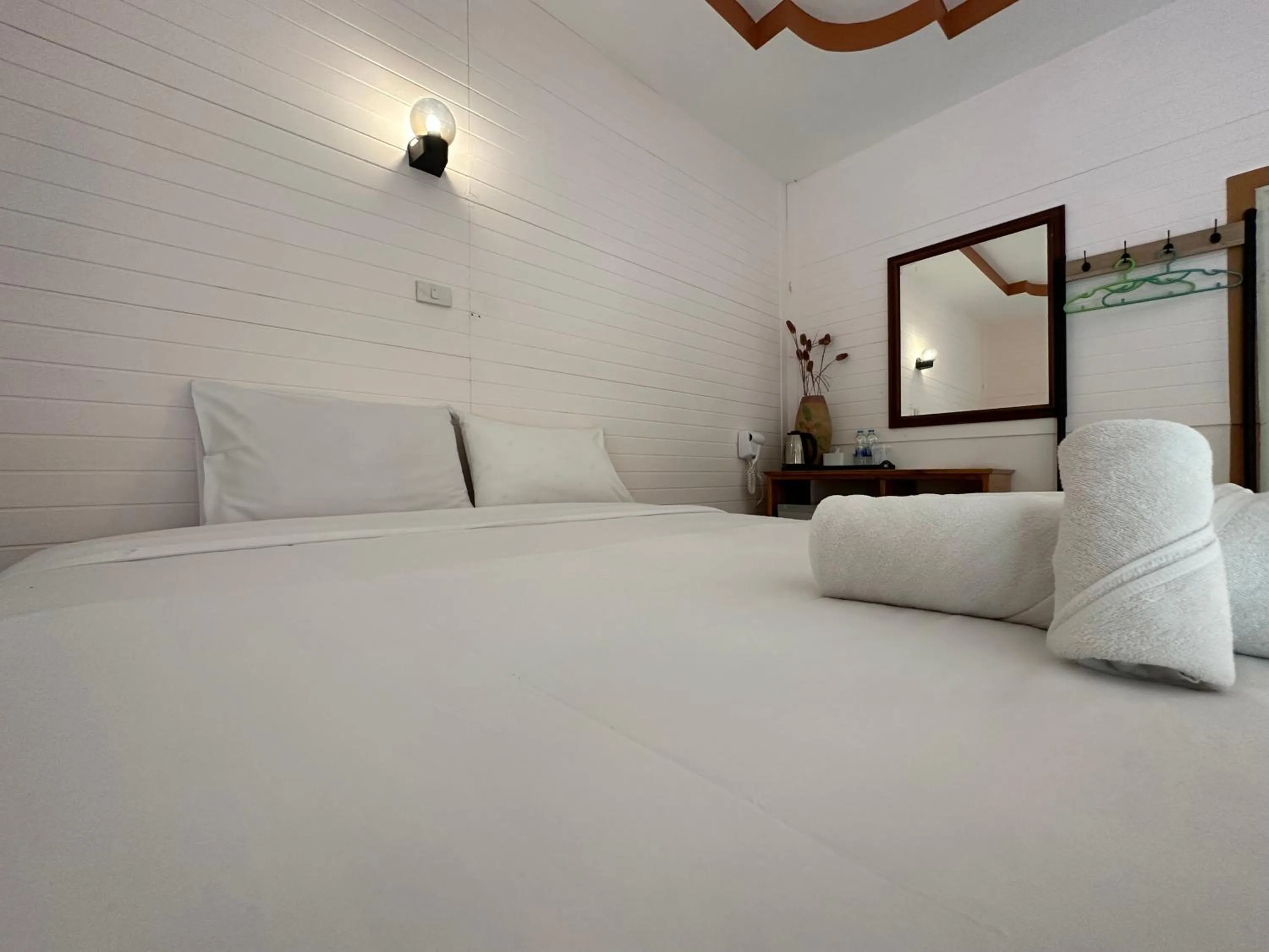 Bed in ชอว์ งาทอง รีสอร์ต Chor Ngar Thong Erawan Kanchanaburi