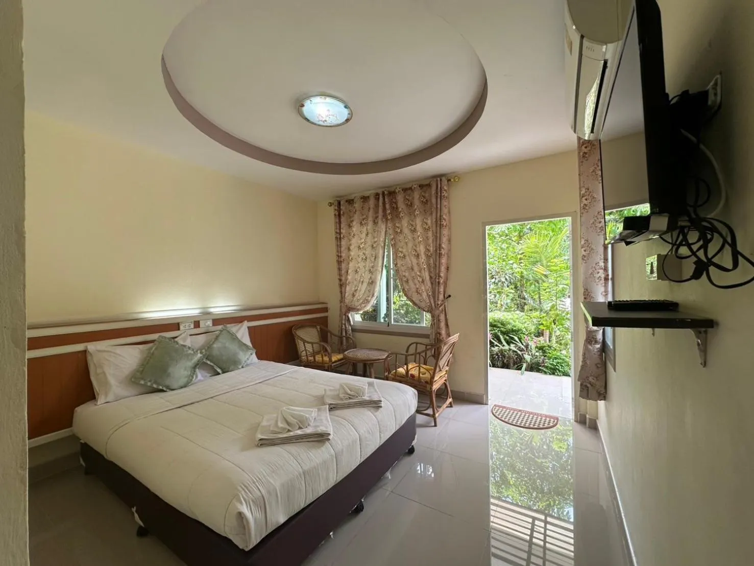 Bed in ชอว์ งาทอง รีสอร์ต Chor Ngar Thong Erawan Kanchanaburi