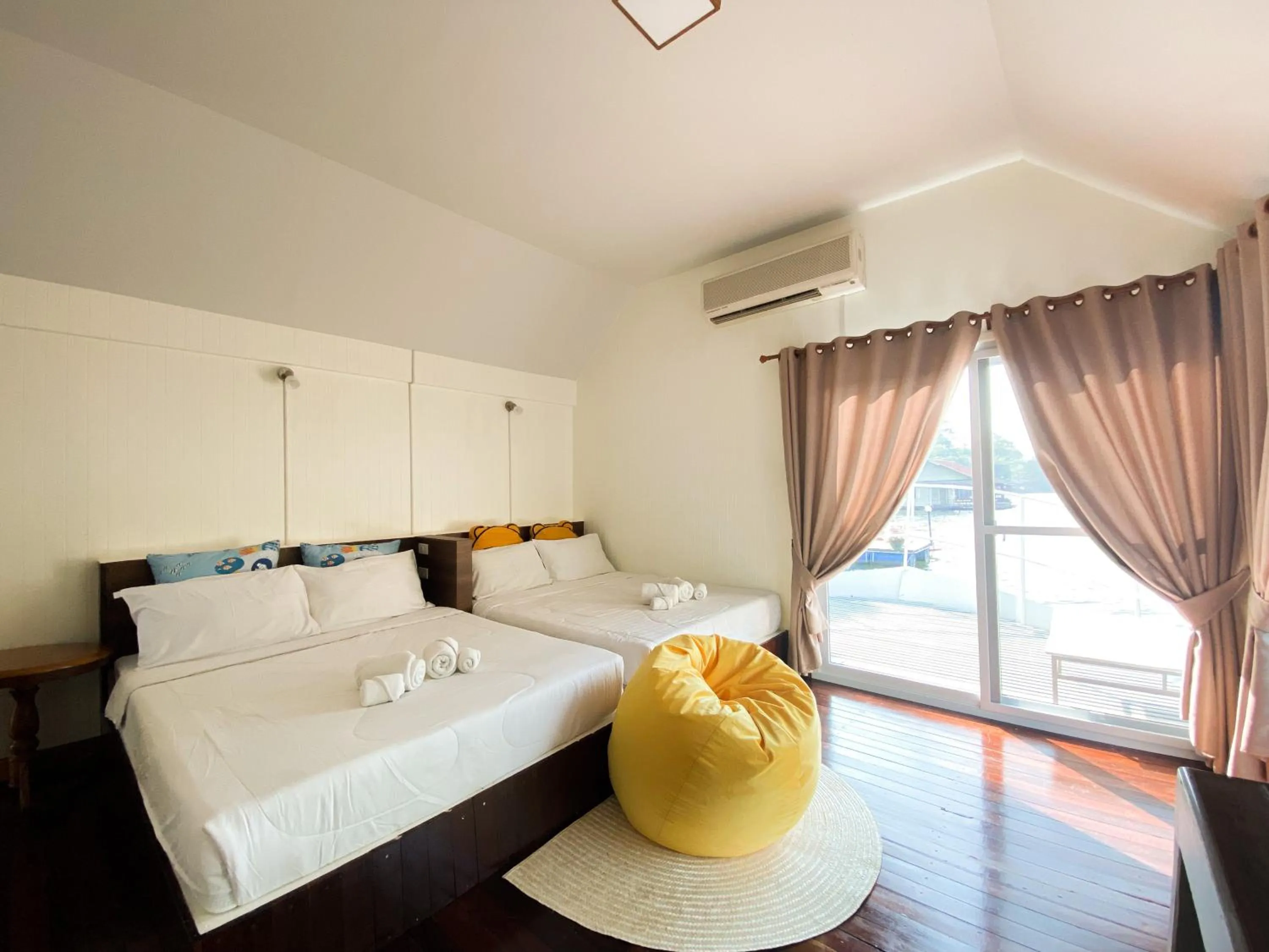 Bed in ชอว์ งาทอง รีสอร์ต Chor Ngar Thong Erawan Kanchanaburi