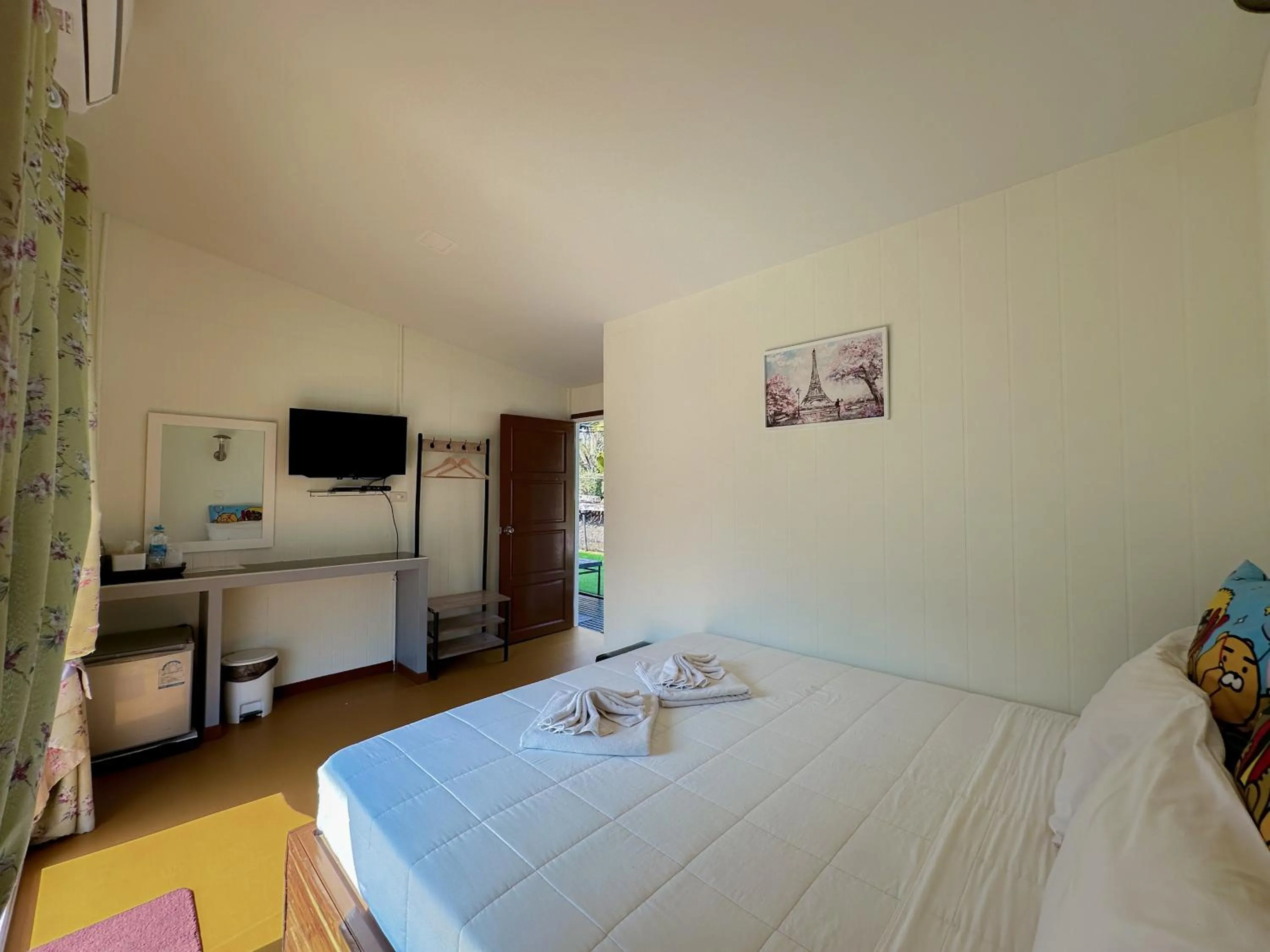 Bed in ชอว์ งาทอง รีสอร์ต Chor Ngar Thong Erawan Kanchanaburi