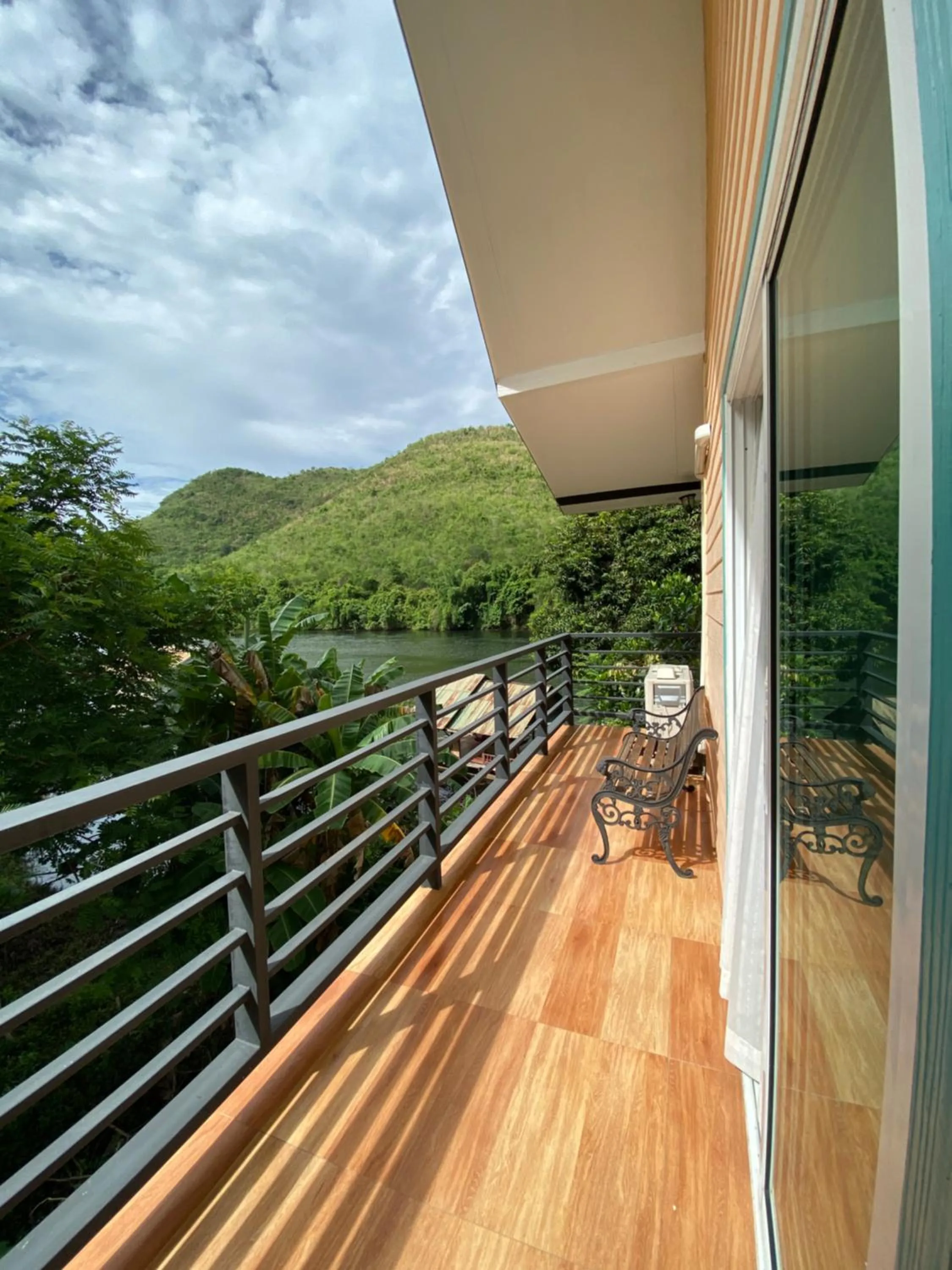 ชอว์ งาทอง รีสอร์ต Chor Ngar Thong Erawan Kanchanaburi