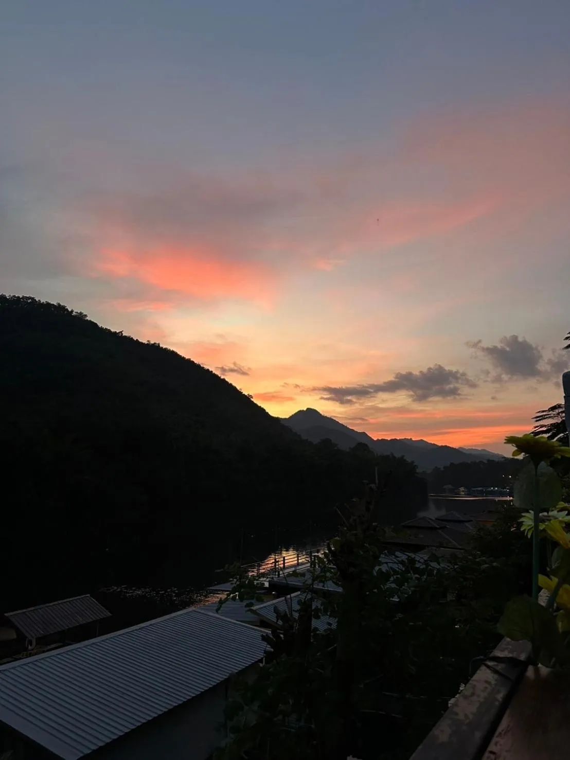 ชอว์ งาทอง รีสอร์ต Chor Ngar Thong Erawan Kanchanaburi