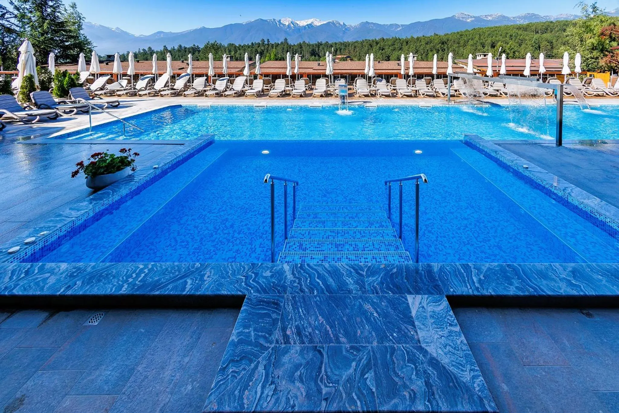 Swimming pool in Katarino SPA Hotel