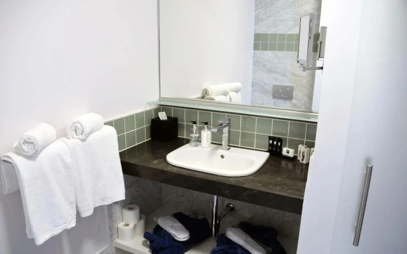 Double Room in Notarishuis Beveren B&B Double Room in Notarishuis Beveren B&B