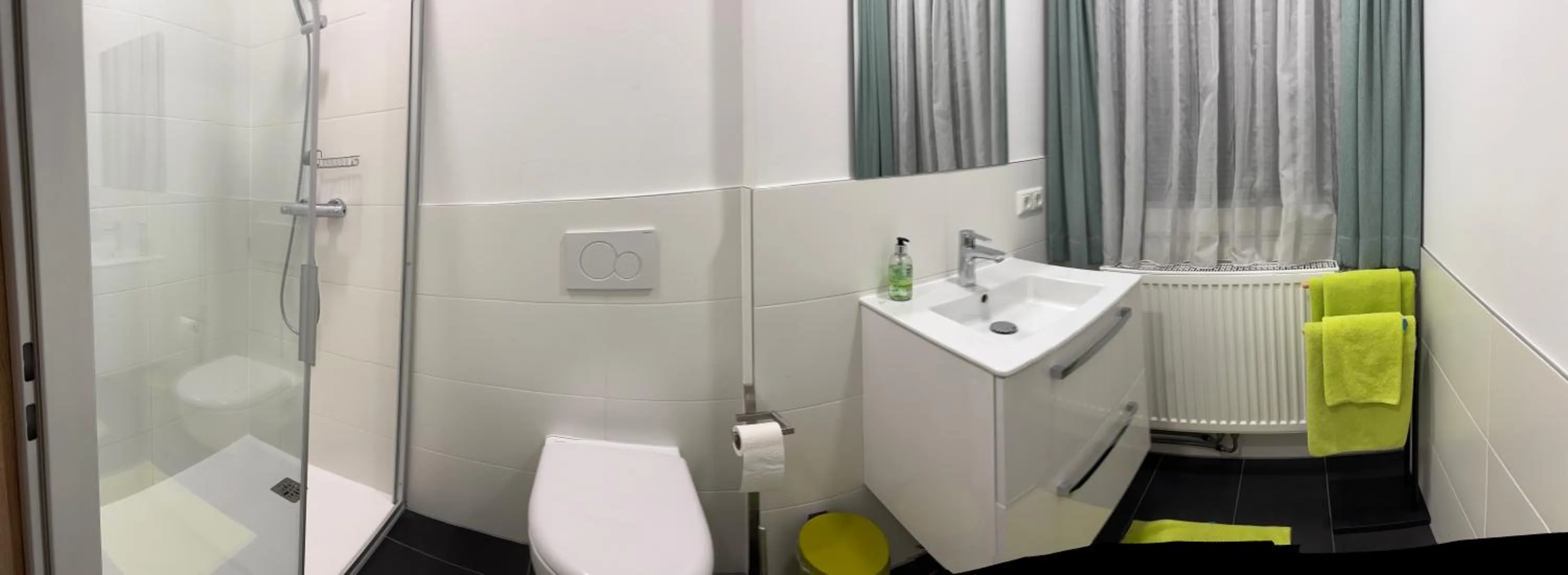 Shower in Hotel Garni Ilys Inn