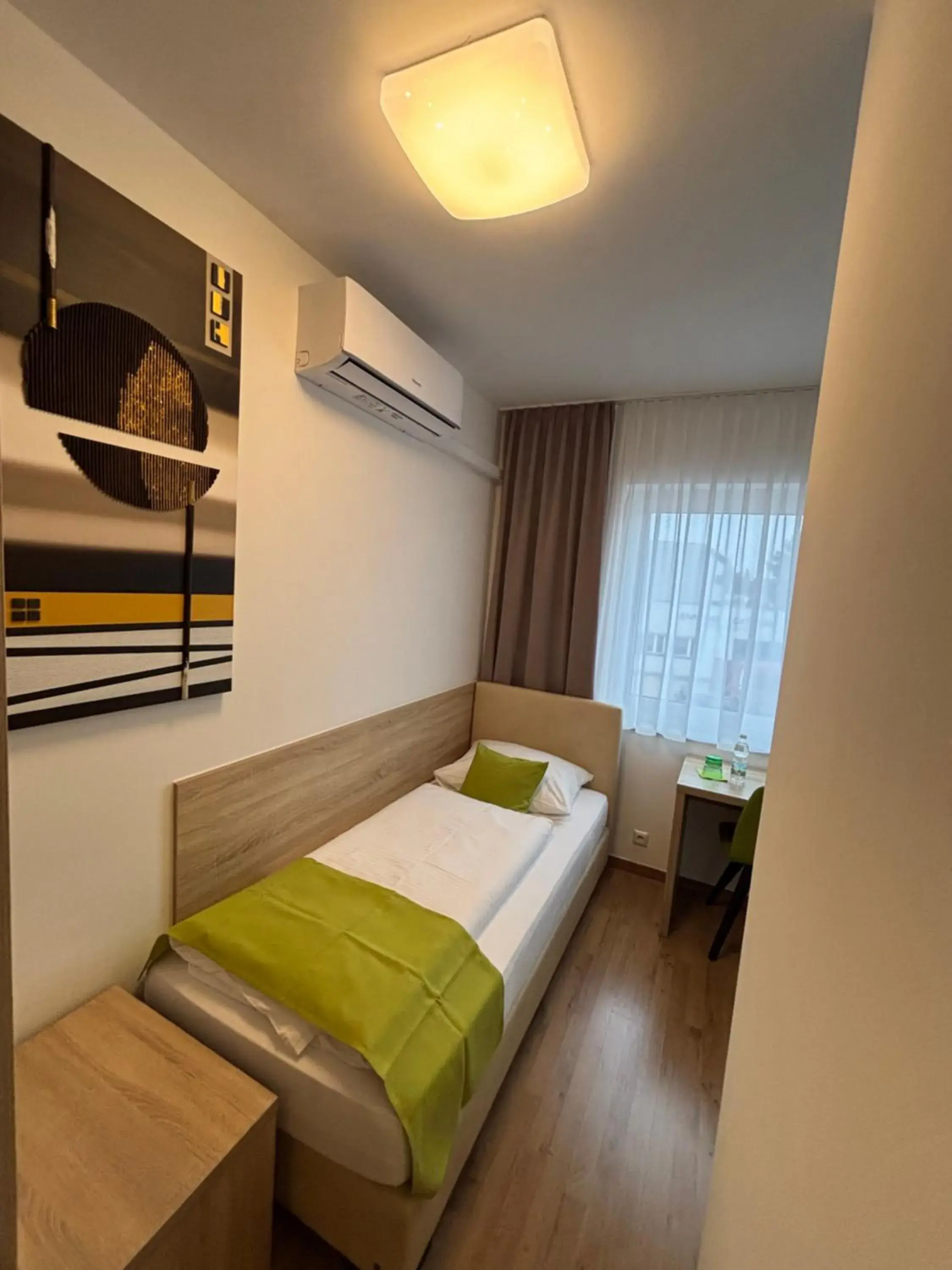 Standard Single Room with Shower in Hotel Garni Ilys Inn Standard Single Room with Shower in Hotel Garni Ilys Inn