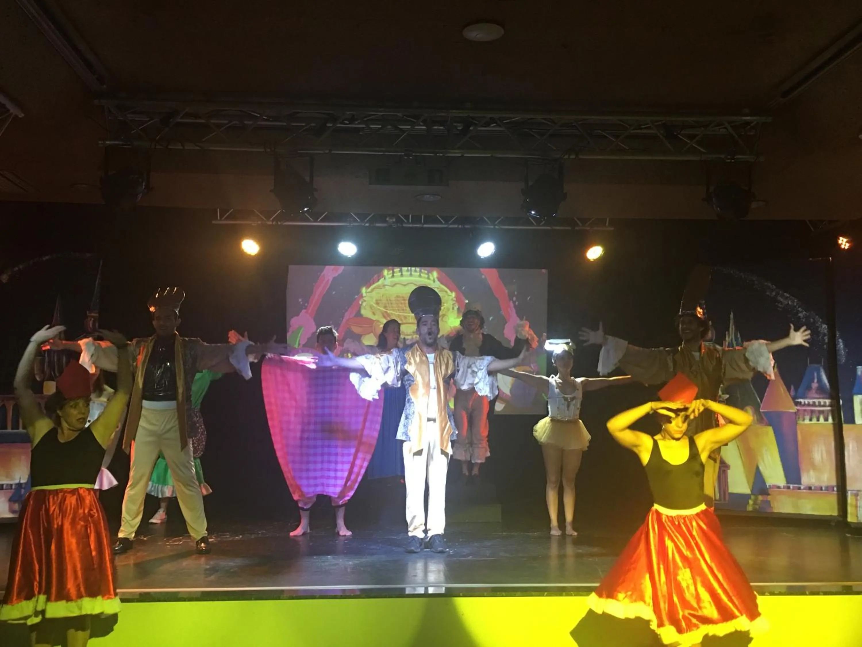 Evening entertainment in Hotel Club Cala Romani