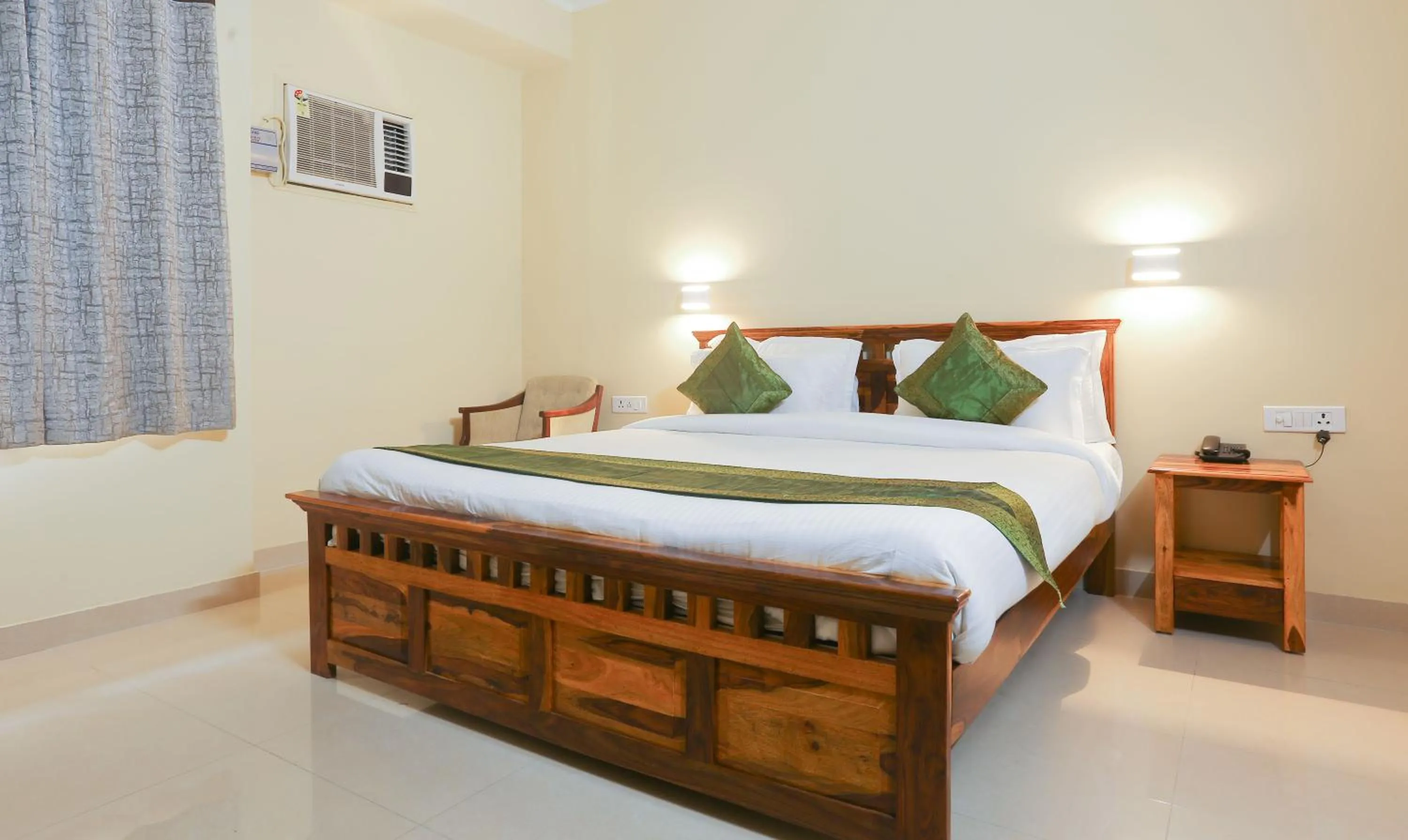 Bedroom, Bed in Treebo The Anchorage Malviya Nagar