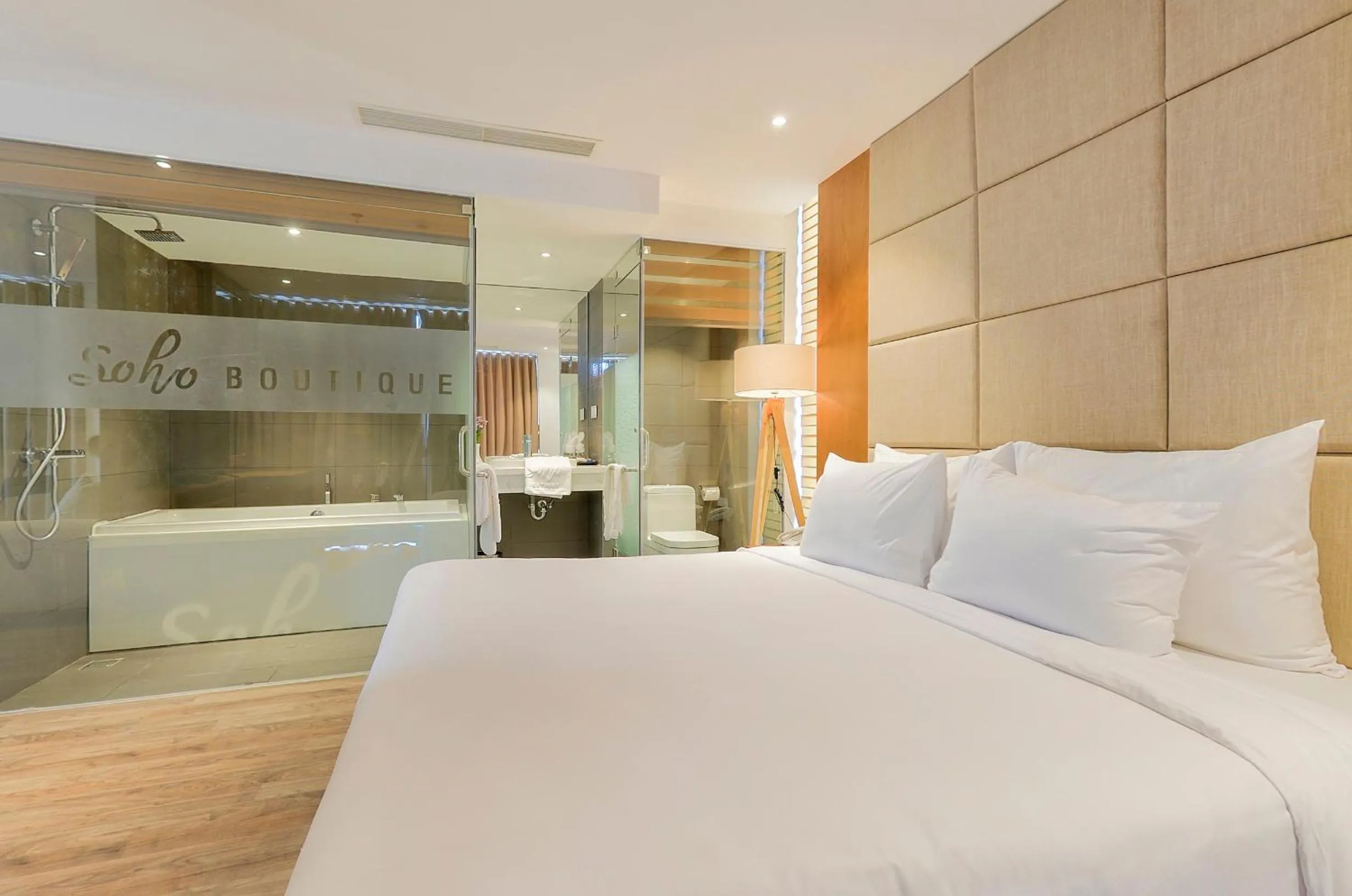 Bathroom, Bed in Soho Boutique Hotel