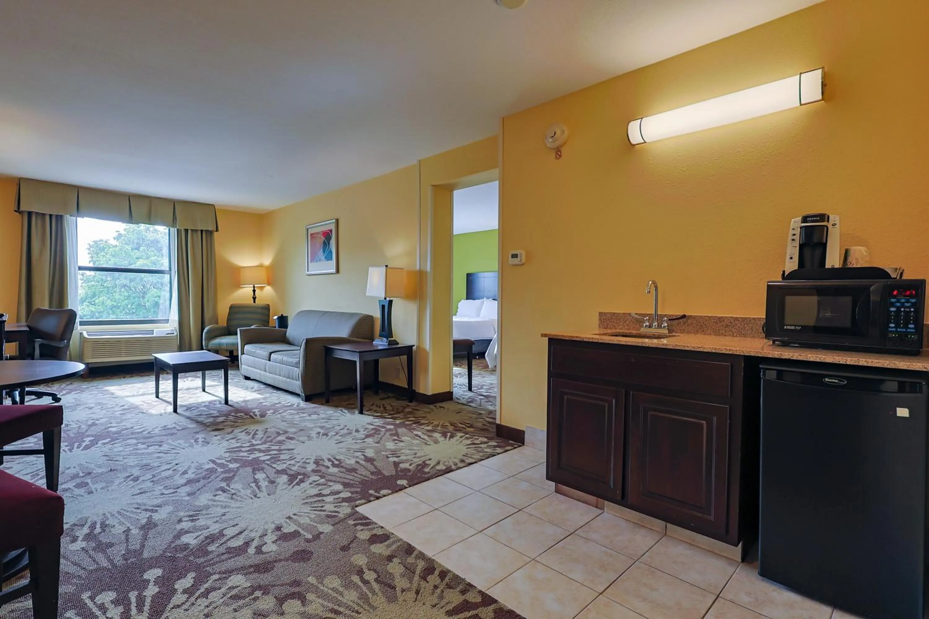 Seating area in Hotel Gurnee