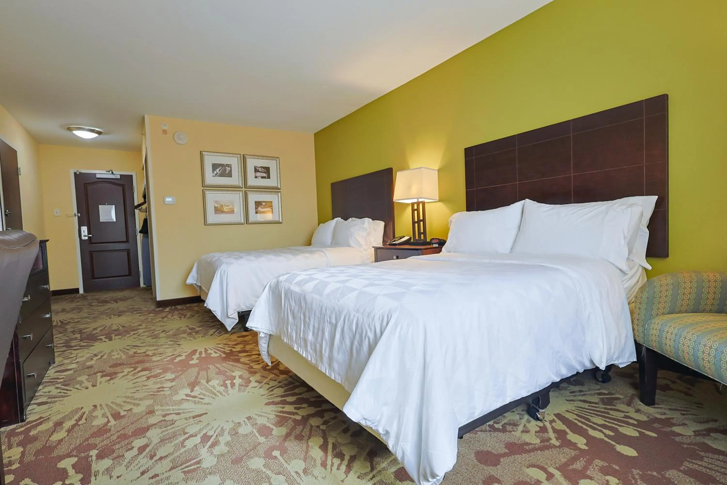 Bedroom, Bed in Hotel Gurnee