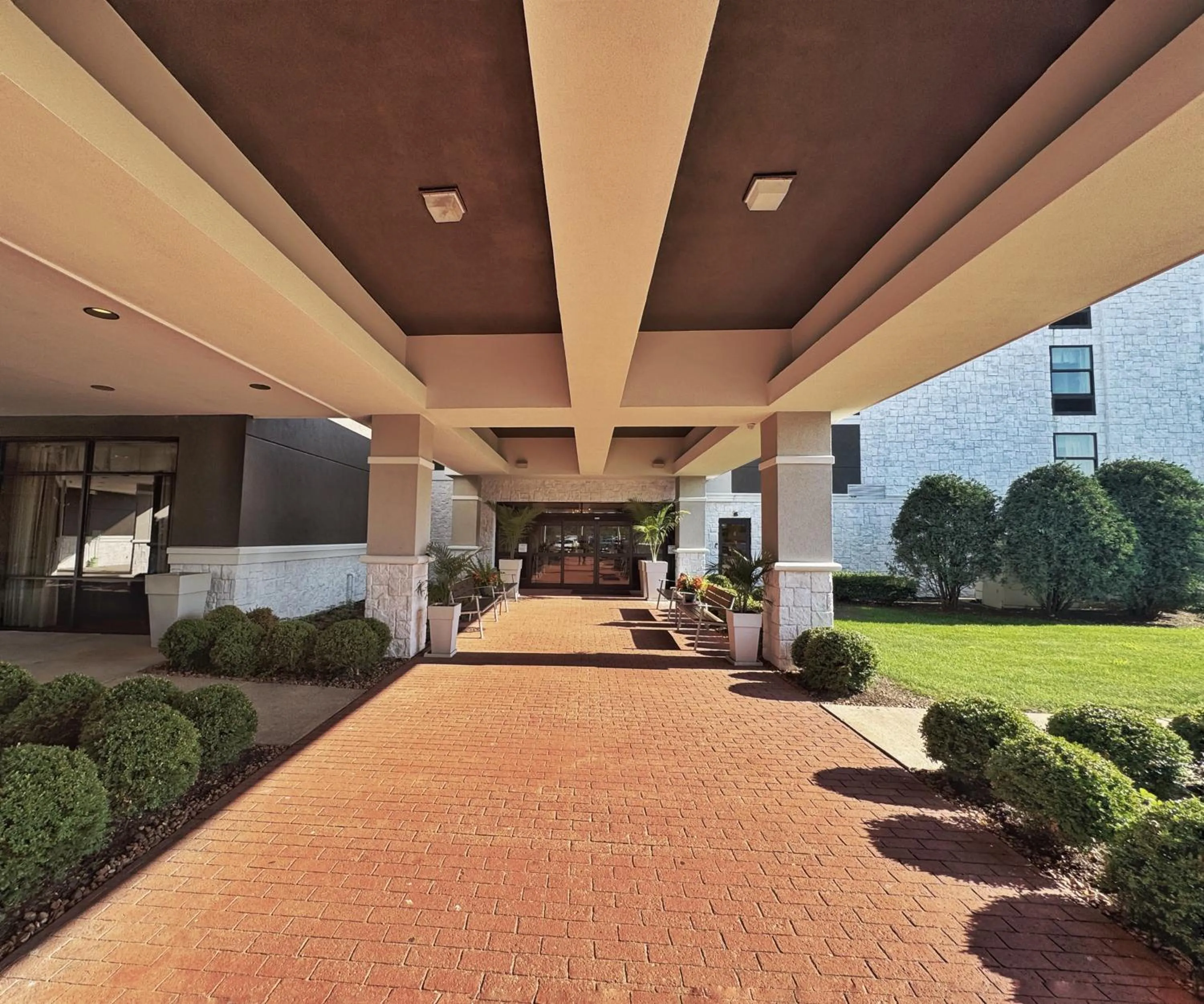 Facade/entrance in Hotel Gurnee