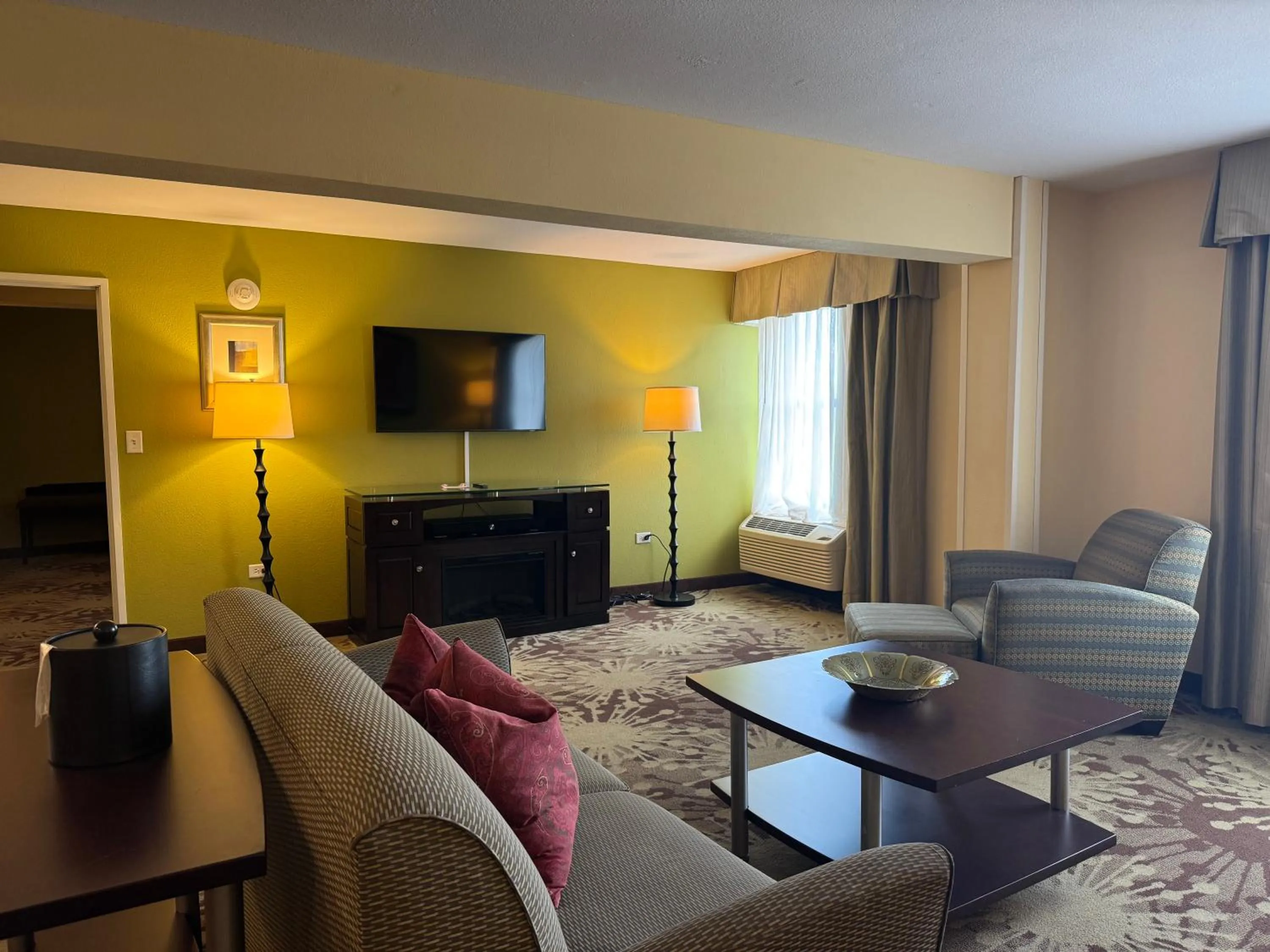 Living room in Hotel Gurnee