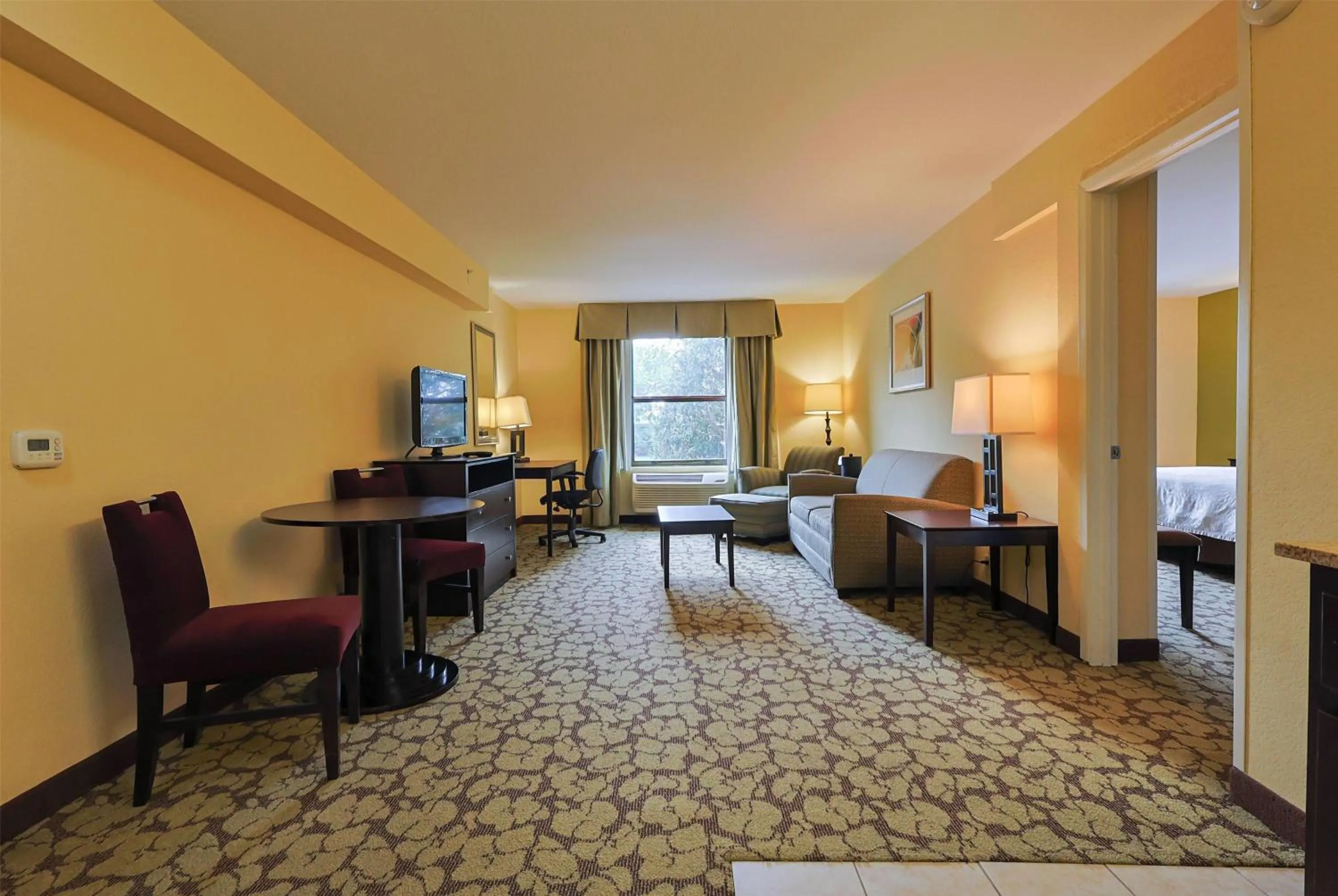 Photo of the whole room in Hotel Gurnee