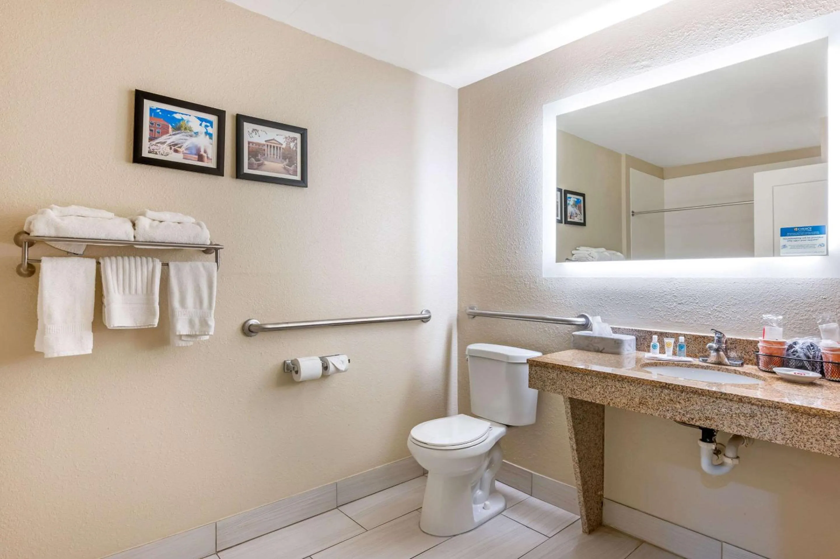 Bedroom in Comfort Inn Lafayette I-65