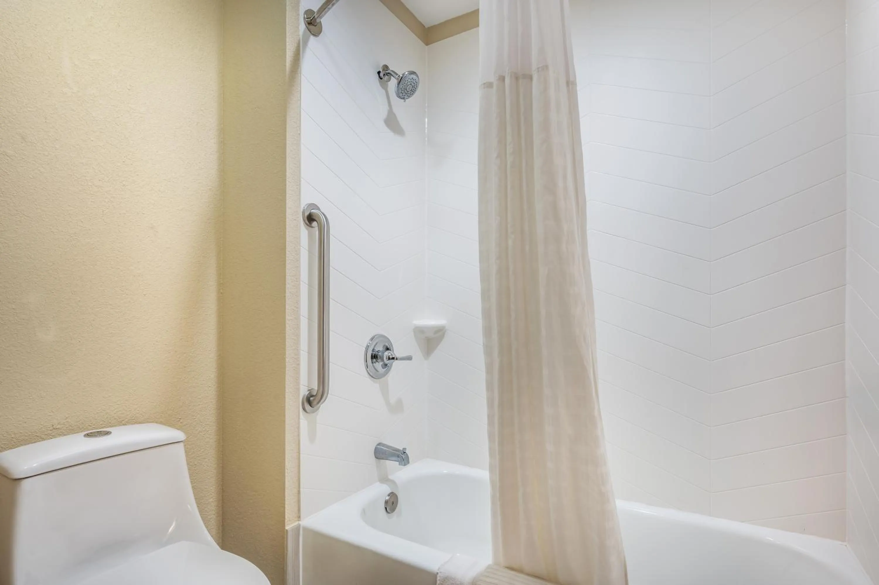 Shower in Comfort Inn Lafayette I-65